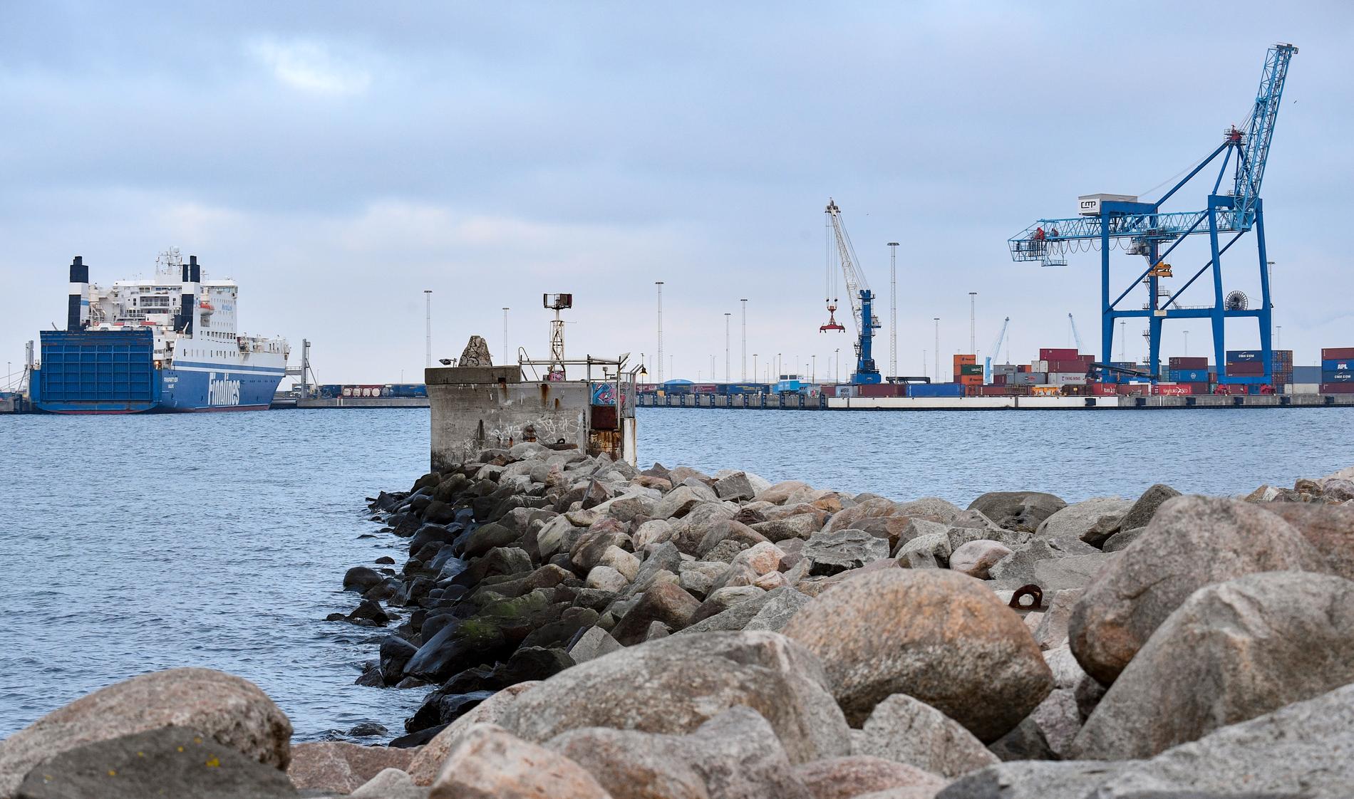En lastbilschaufför åtalas för att ha smugglat in 118 kilo narkotika. Mannen ankom till norra hamnen i Malmö med en färja från Travemünde. Arkivbild.