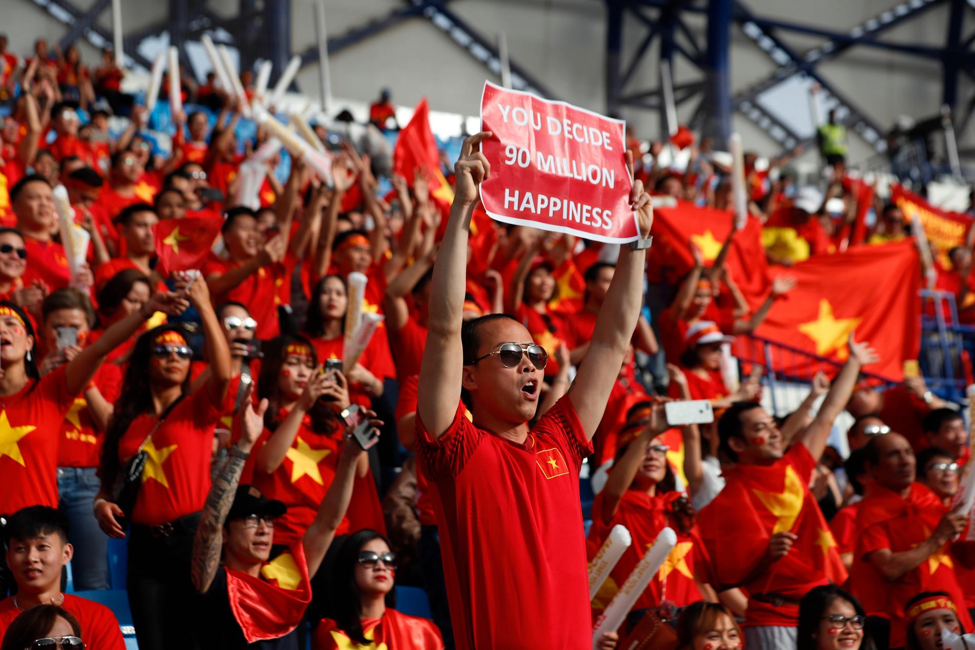 Vietnamesiska supportrar är välkomna tillbaka till fotbollsarenorna. Bilden är tagen från när nationens landslag mötte Japan i asiatiska mästerskapen förra året. Arkivbild.