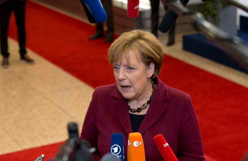 Angela Merkels öppna asylpolitik har kritiserats efter övergreppen. Hon säger i ett uttalande att de skyldiga måste gripas.