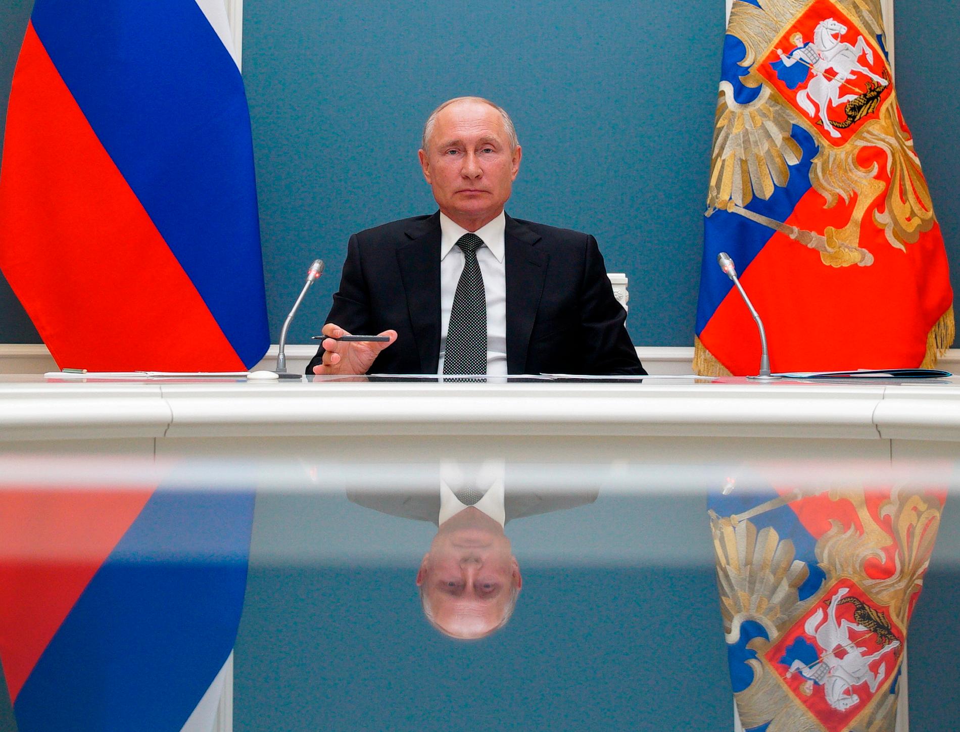 Vladimir Putin vill skapa bilden av starkt folkligt stöd för hans makt. 