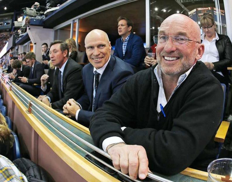 Ken Linesman (t.h.), Mark Messier och Wayne Gretzky, närvarade