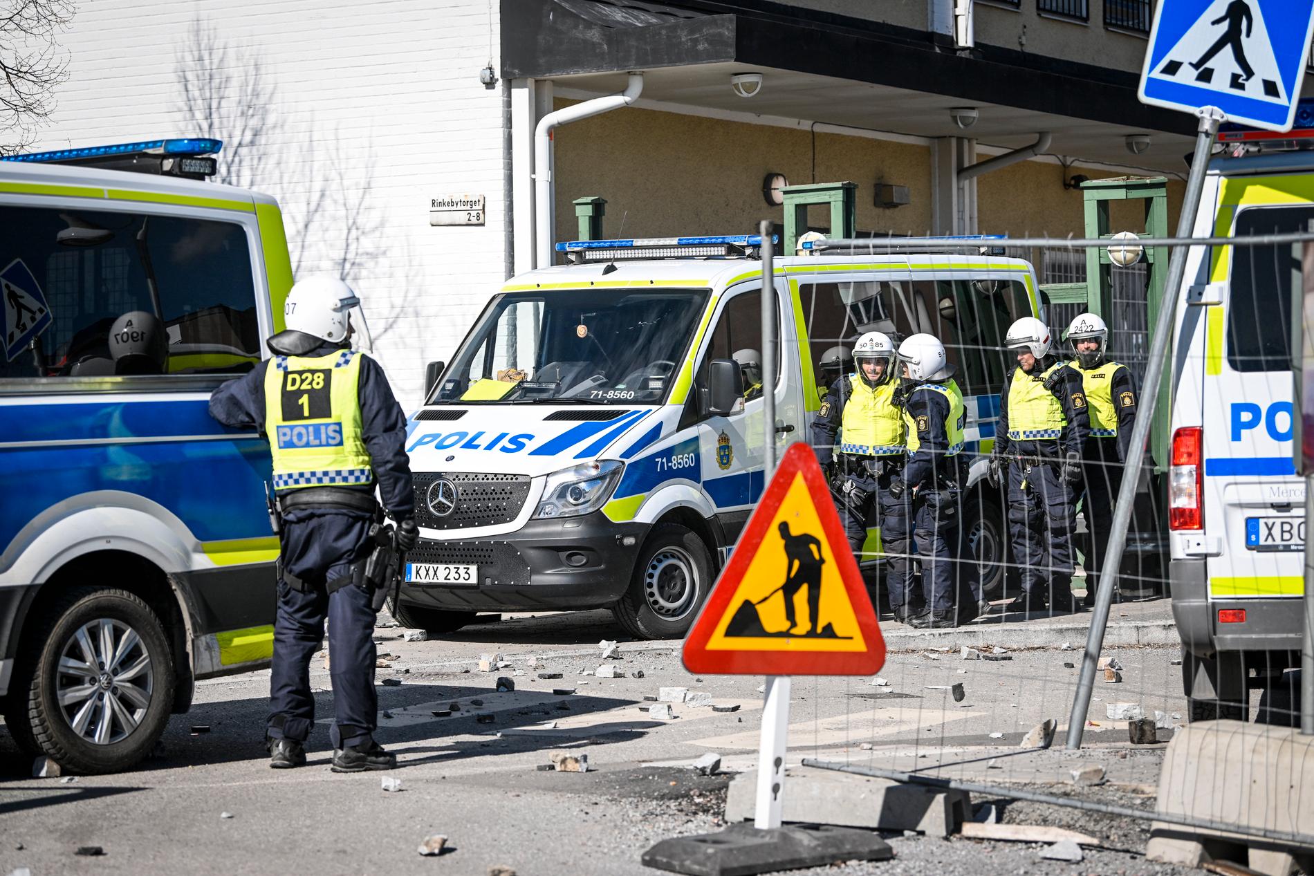 Bild tagen under upploppet i Rinkeby. 