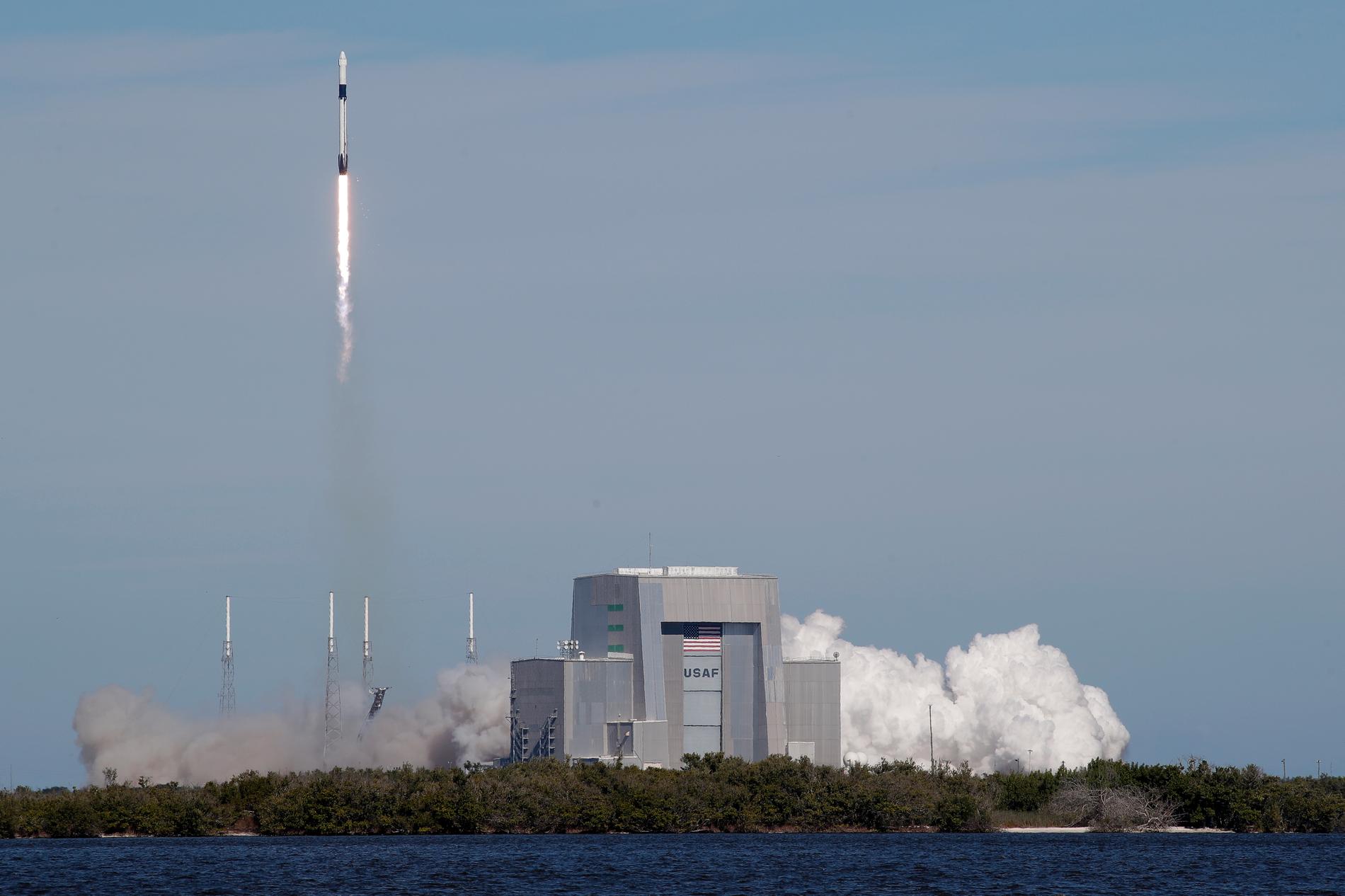Den israeliska rymdfarkosten Beresheet kommer att skjutas upp från Cape Canaveral på en Falcon 9-raket. Här lyfter en raket för en leverans till den internationella rymdstationen ISS. Arkivbild.