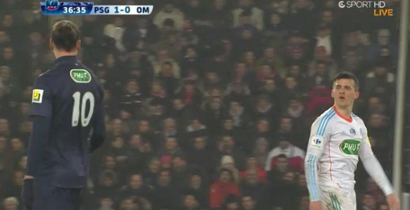 Joey Barton och Zlatan Ibrahimovic ryker ihop efter en nickduell.
