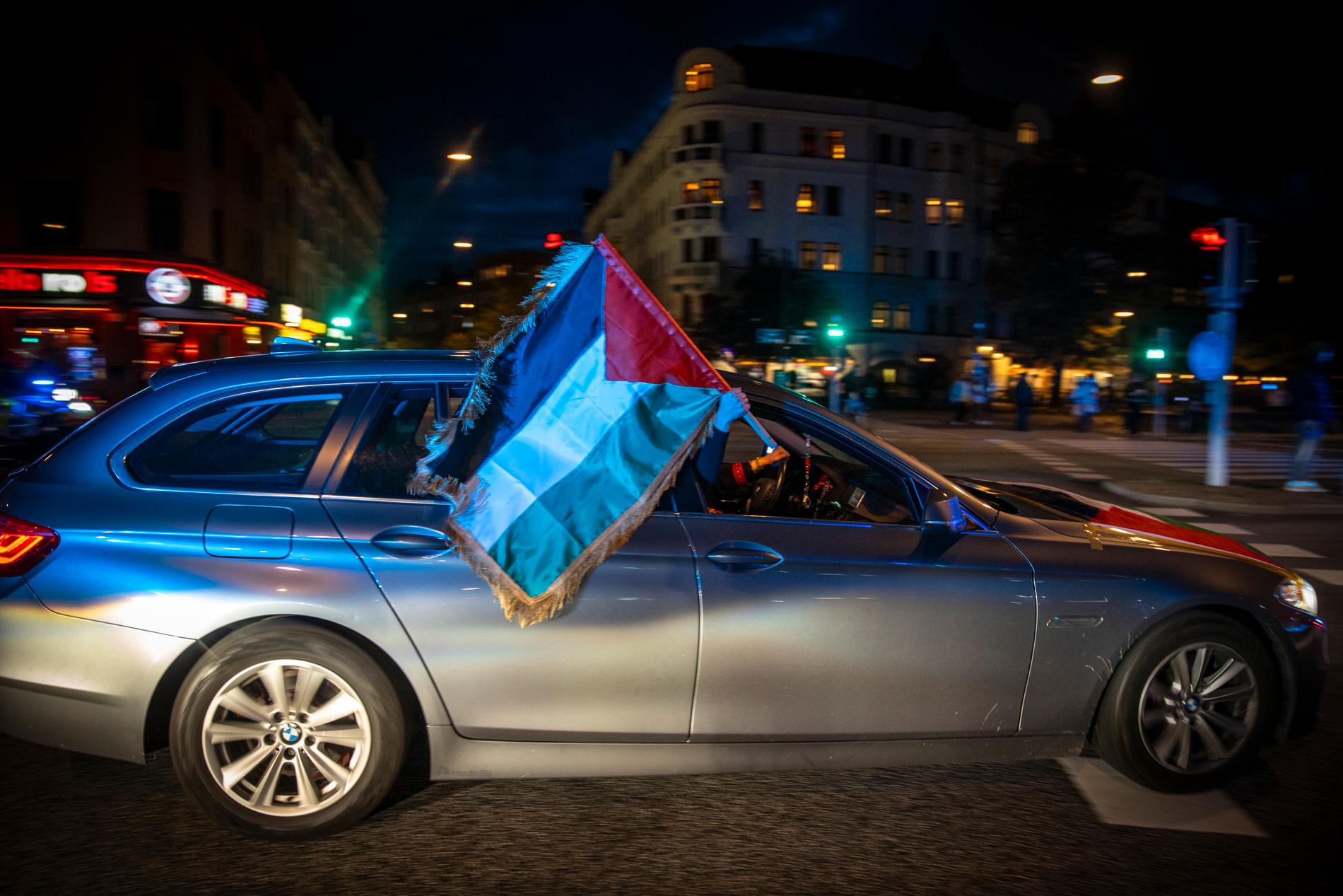 Palestinier boende i Malmö har kört runt med flaggor i Malmö vid flera tillfällen efter att Hamas attackerat Israel. Under måndagskvällen gick en bilkaravan genom stadsdelen Möllevången. 