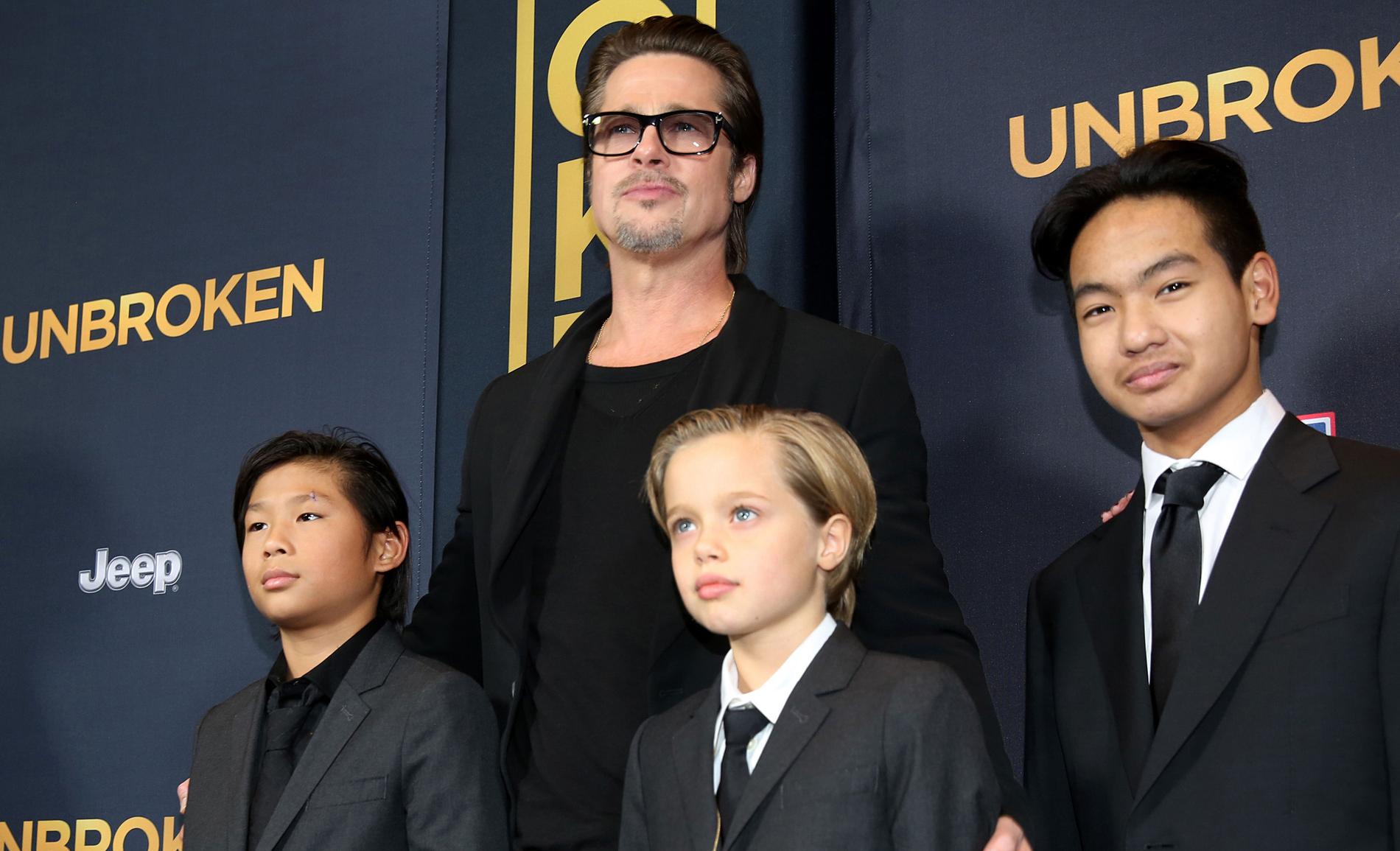 Brad Pitt med tre av sina barn. Sonen Maddox till höger i bild.