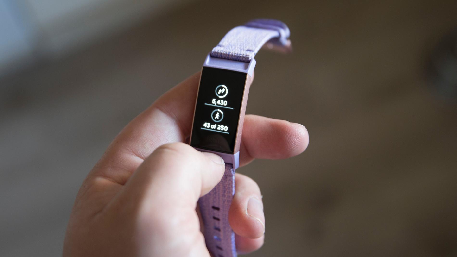 Den nya Fitbit Charge 3 erbjuder desto mer info på skärmen än sin föregångare.