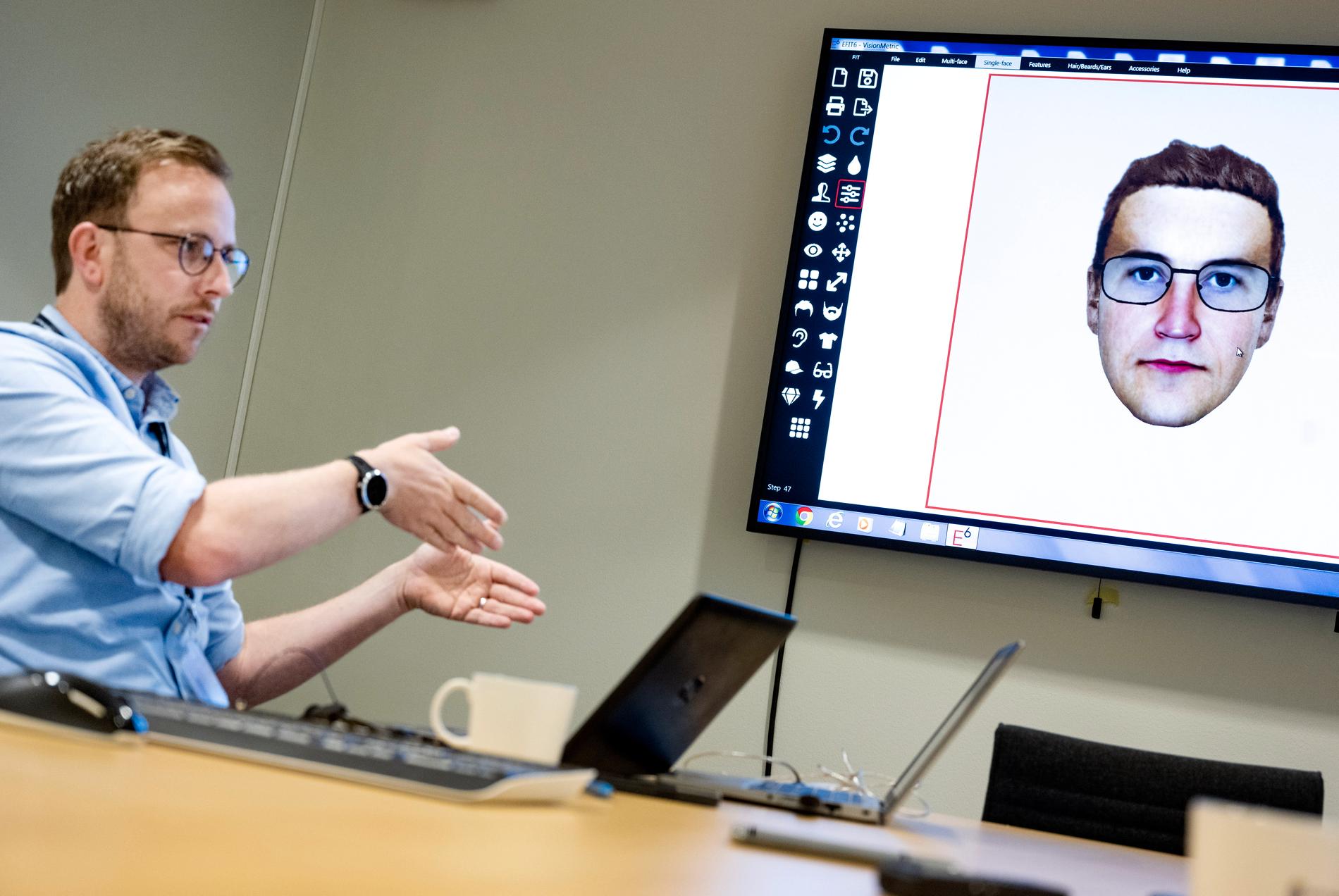 Andreas Tillmar, docent i forensisk genetik samt teknisk molekylärbiolog vid Rättsmedicinalverket i Linköping. På skärmen syns den bild som tagits fram genom analys av hans dna.
