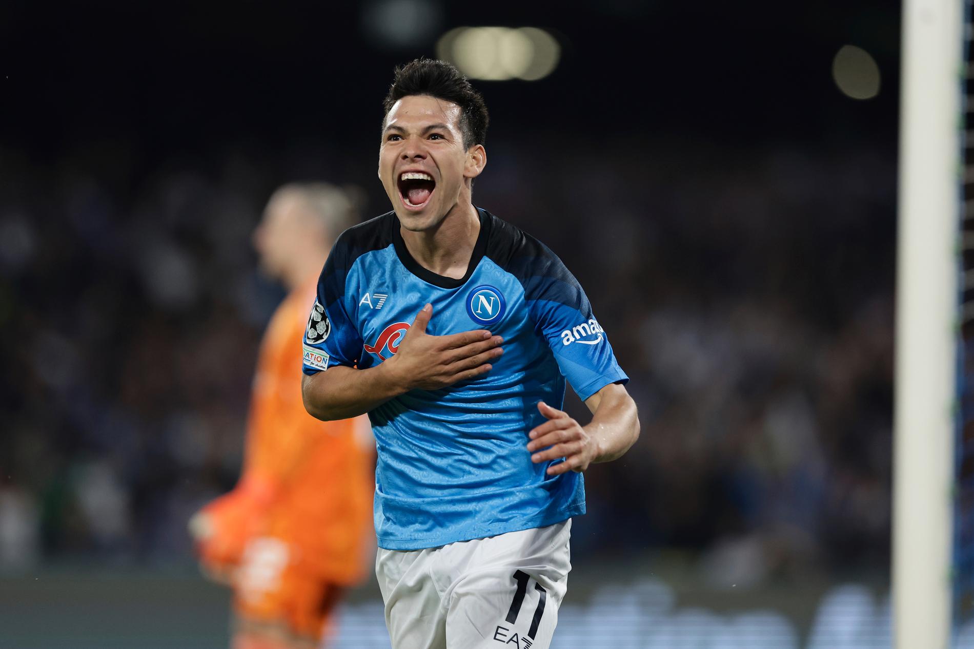 Hirving Lozano är hjärteglad efter ledningsmålet mot Ajax. Napoli vann med 3–2 och är vidare i Champions League.