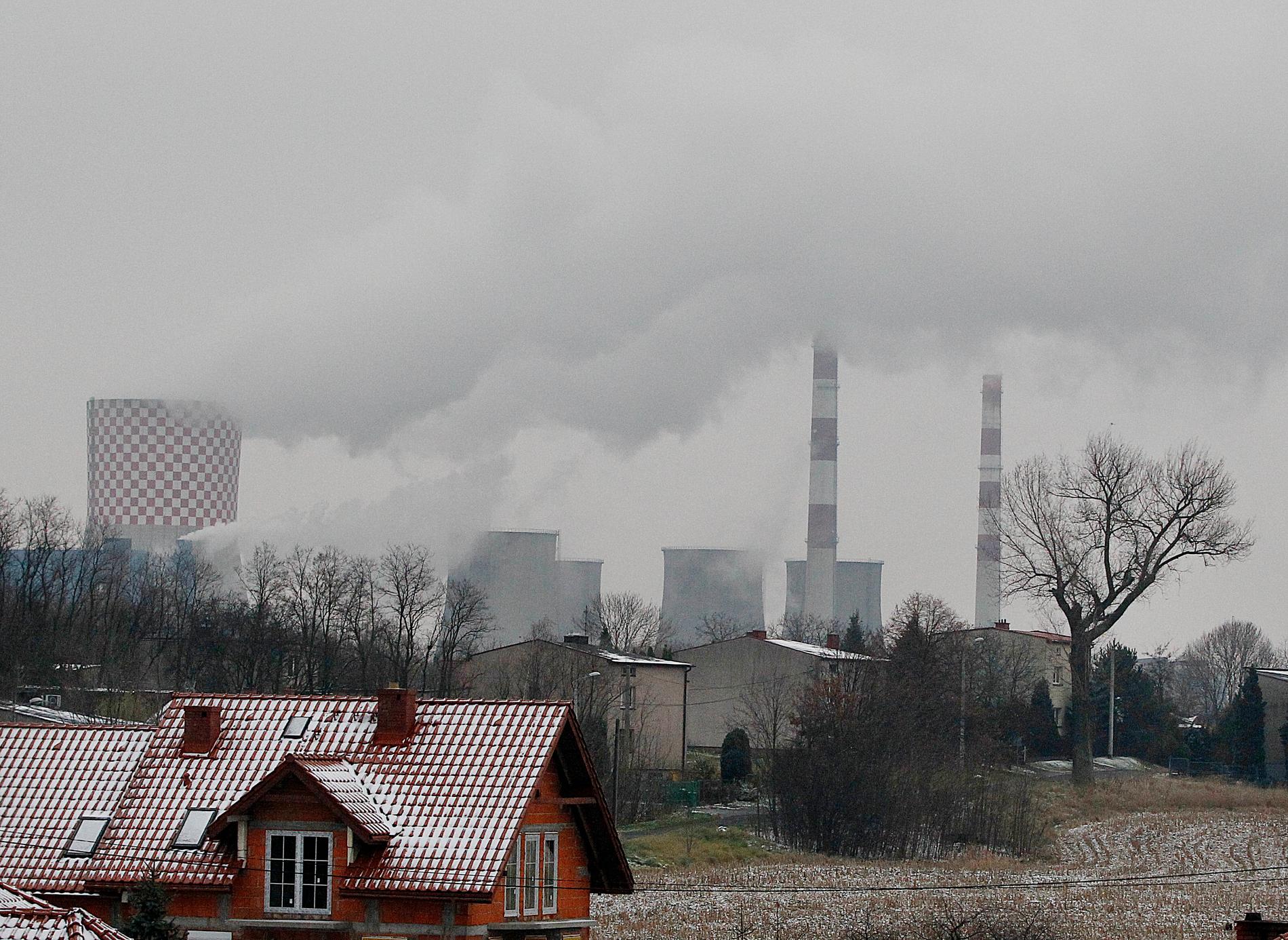 Kraftverk nära staden Katowice där FN:s stora klimatmöte äger rum i december. Arkivbild.