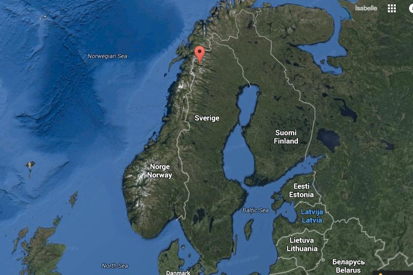 Vid sjön Akkajaures nordvästra del och den norska gränsen är fyndplatsen.