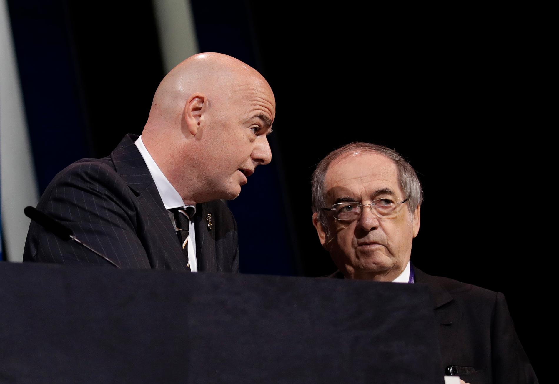 Fifas president Gianni Infantino och presidenten för Frankrikes fotbollsförbund, Noël Le Graët
