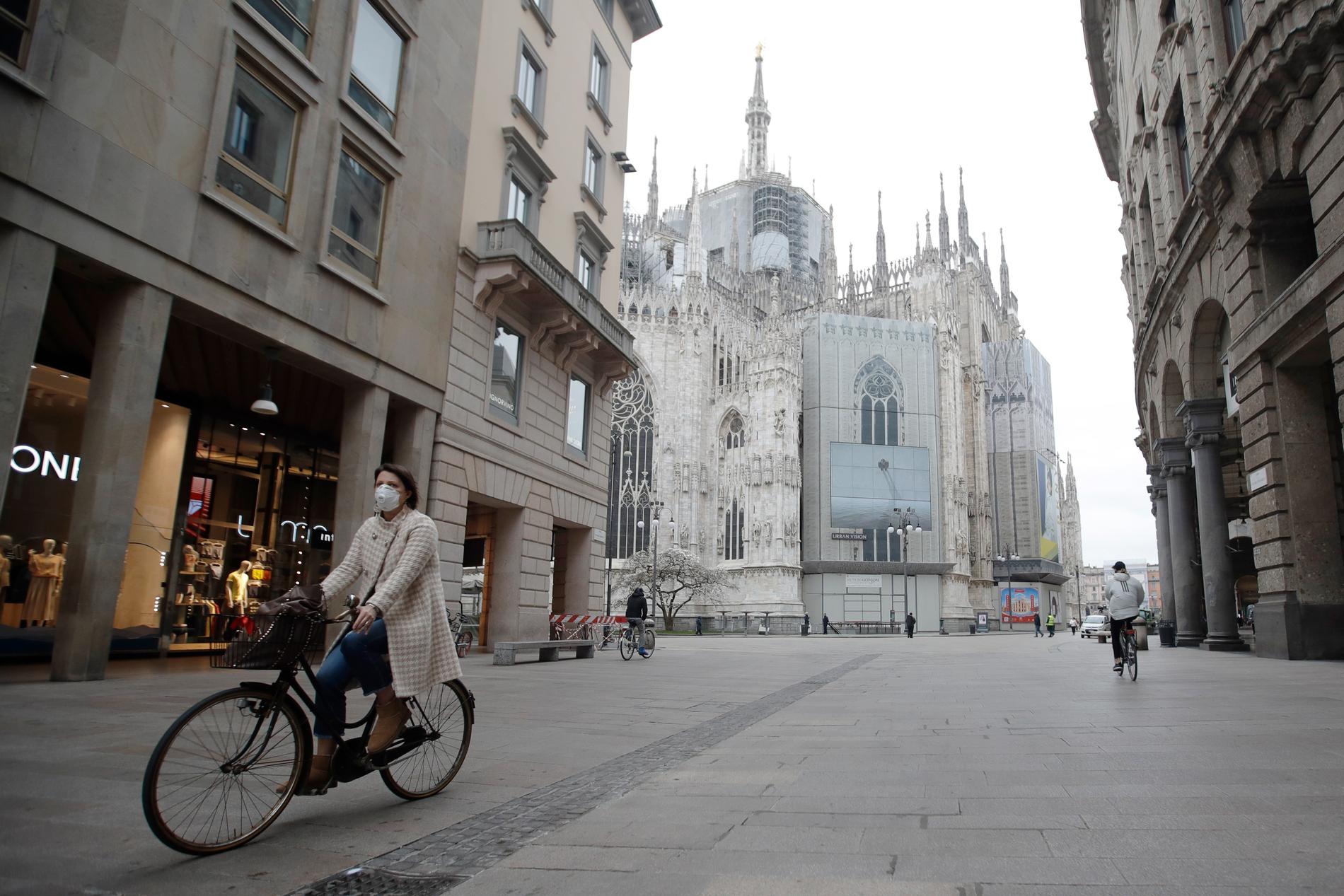 I Milano har gatorna varit nästan helt tomma sedan de nationella restriktionerna började gälla den 9 mars. Arkivbild.