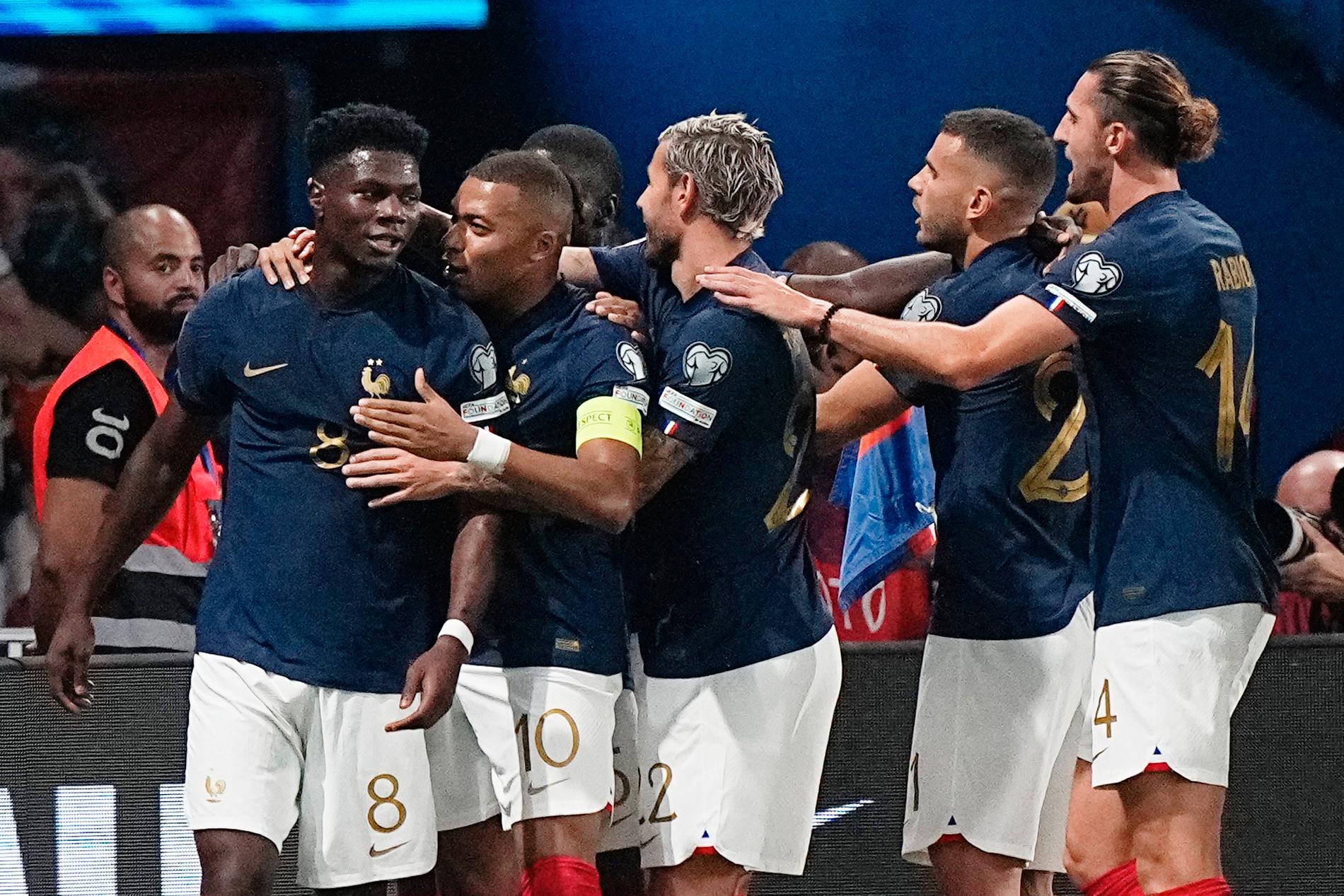 Frankrike blir EM-klara vid seger mot Nederländerna.
