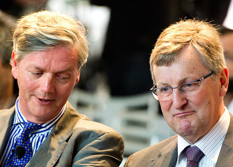 Saaptopparna Victor Muller och Jan-Åke Jonsson har fått miljonbonusar – trots att företaget gått med brakförlust.
