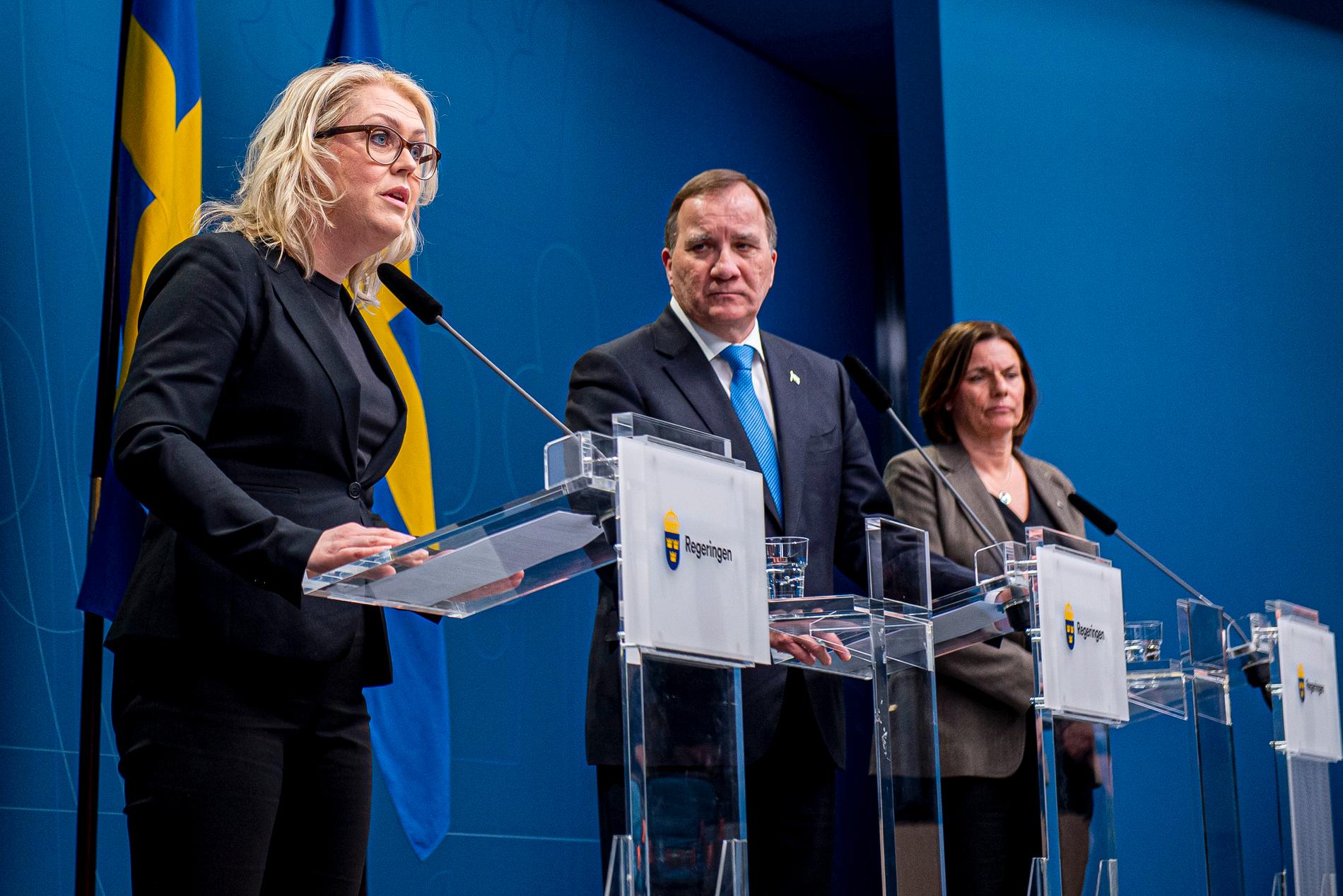 Socialminister Lena Hallengren under en presskonferens på tisdagen.