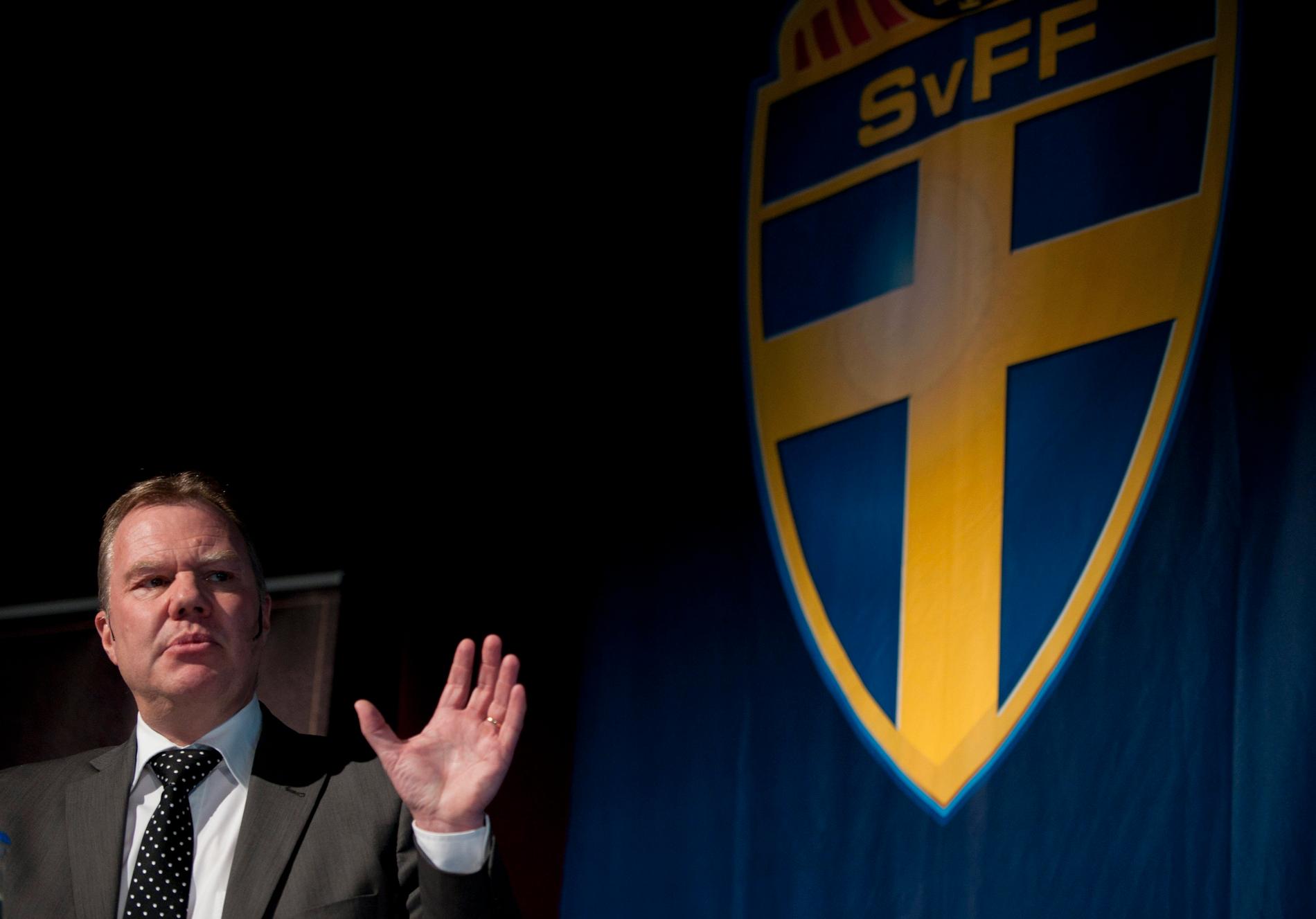 Svenska fotbollförbundets Karl-Erik Nilsson kräver en offentlig ursäkt från Riksidrottsförbundets ordförande Björn Eriksson. Arkivbild.