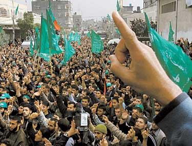 Egen majoritet Anhängare till Hamas jublar efter segern i valet.