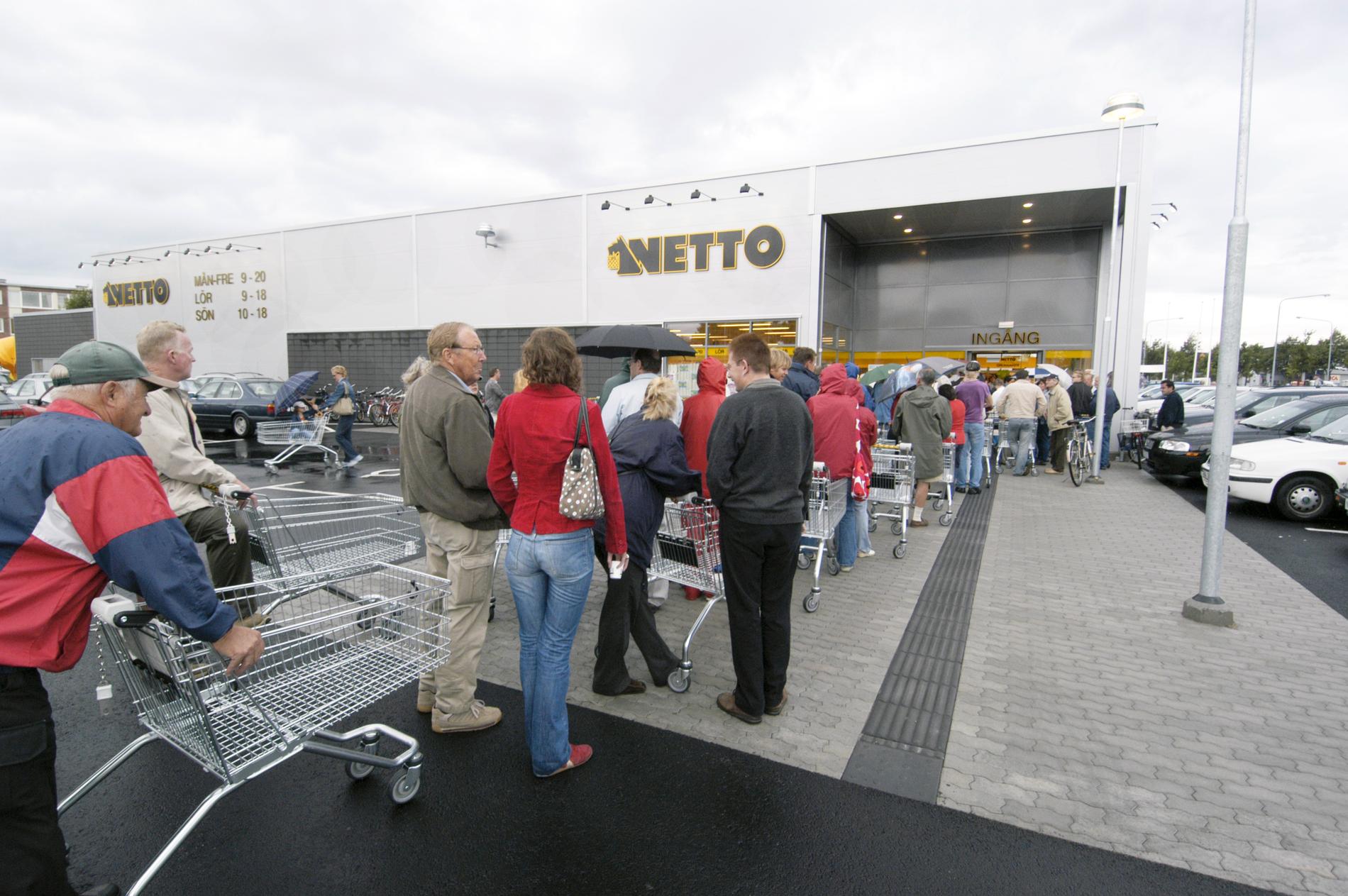 Så här kunde det se ut när Netto öppnade en butik 2004 i Halmstad. Arkivbild.