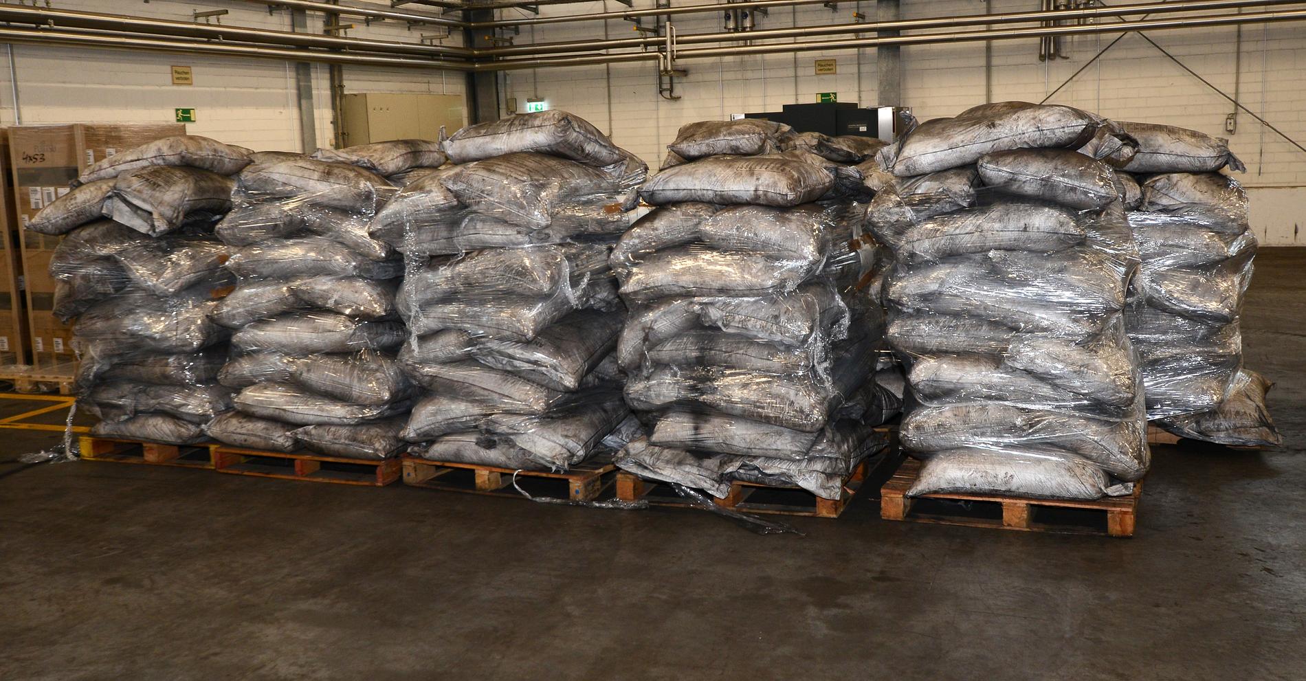 Bland 500 säckar med antracitkol från Colombia hittade Tullverket sex säckar som innehöll kolpulver uppblandat med kokain.