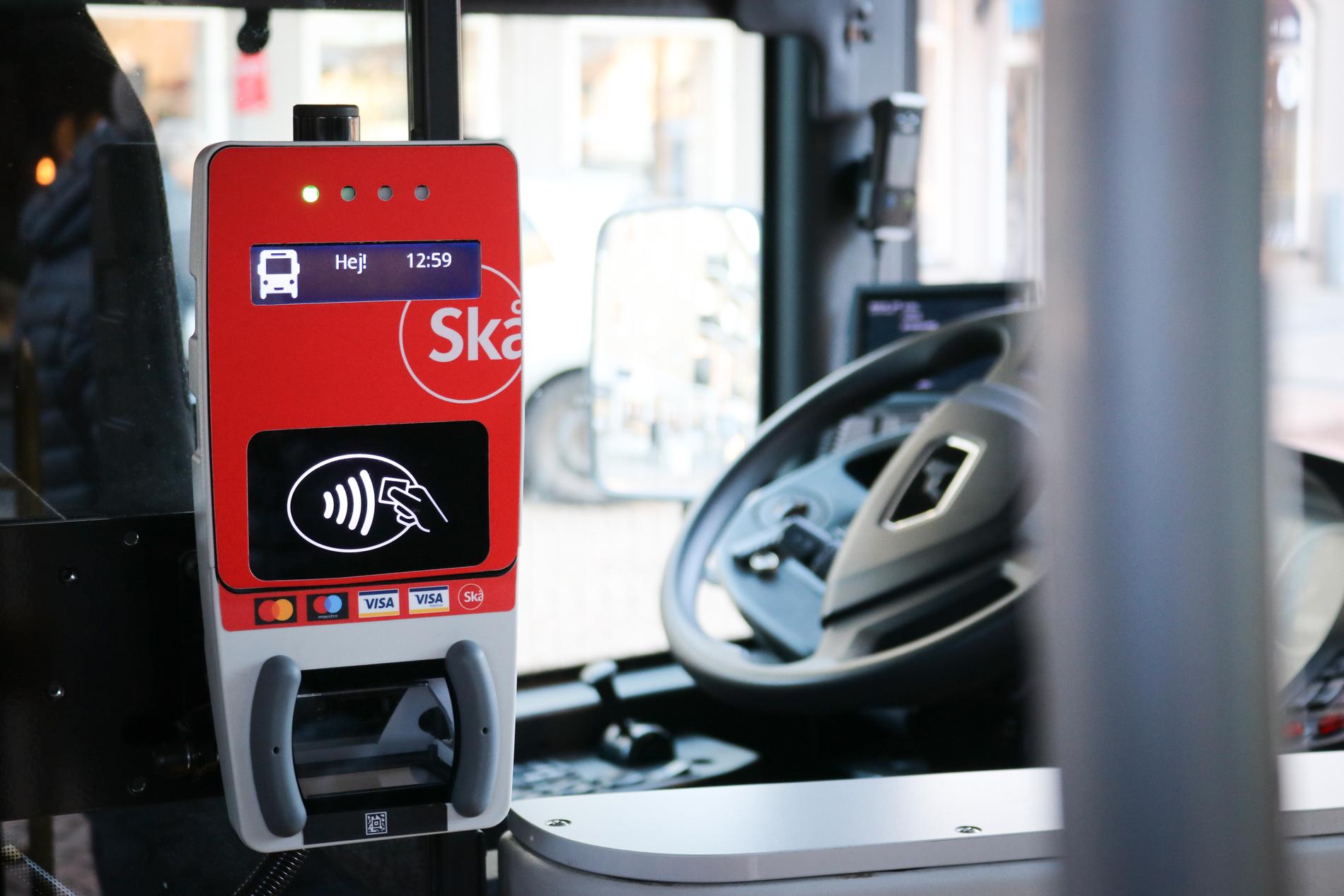 Resenärer som inte har en biljett i appen behöver nu bara blippa sitt betalkort i stadsbussarna.