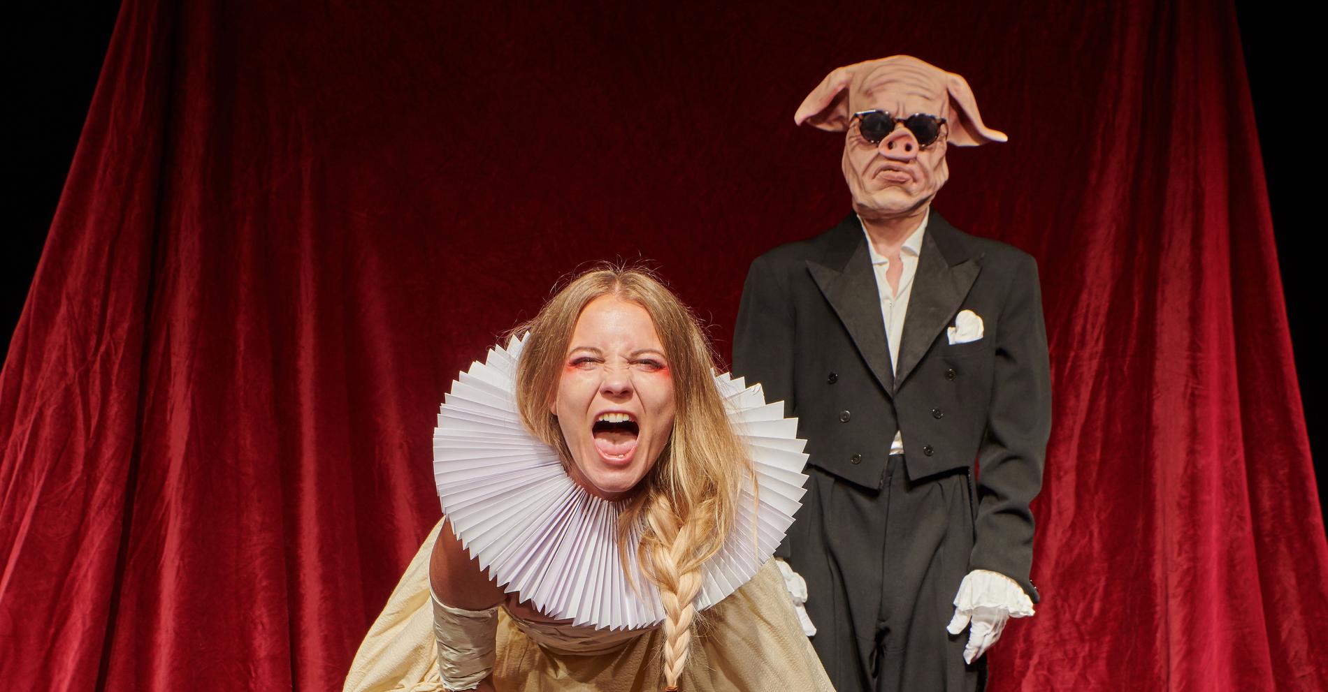 Amanda Gordon och Johannes Lönnå i ”Cecilia Vasa” på Strindbergs Intima Teater.