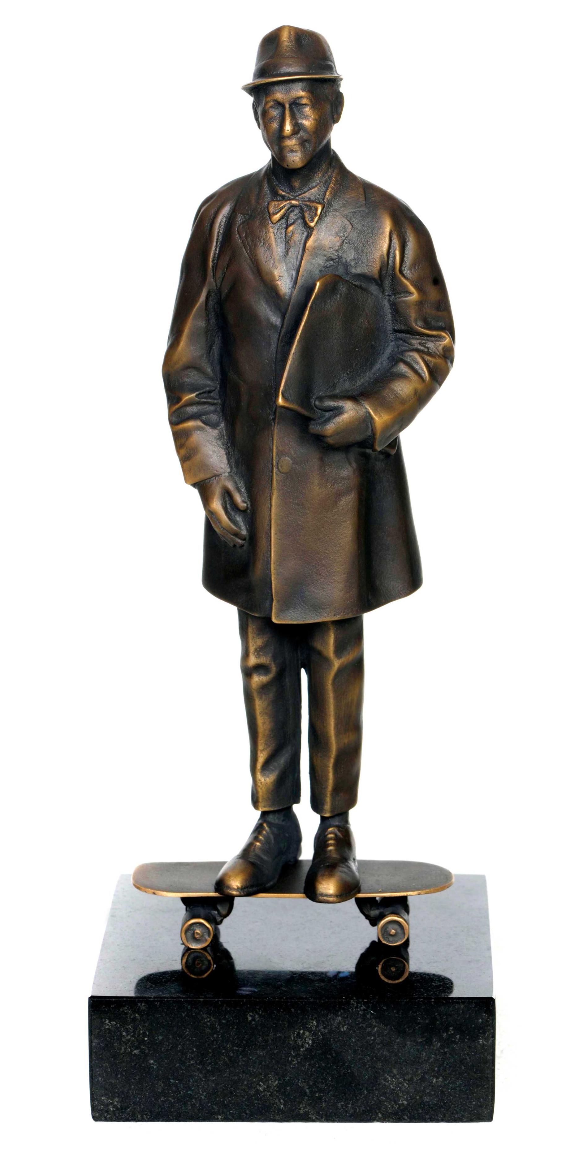 Det svenska humorpriset är en statyett föreställande Herr Gunnar Papphammar.