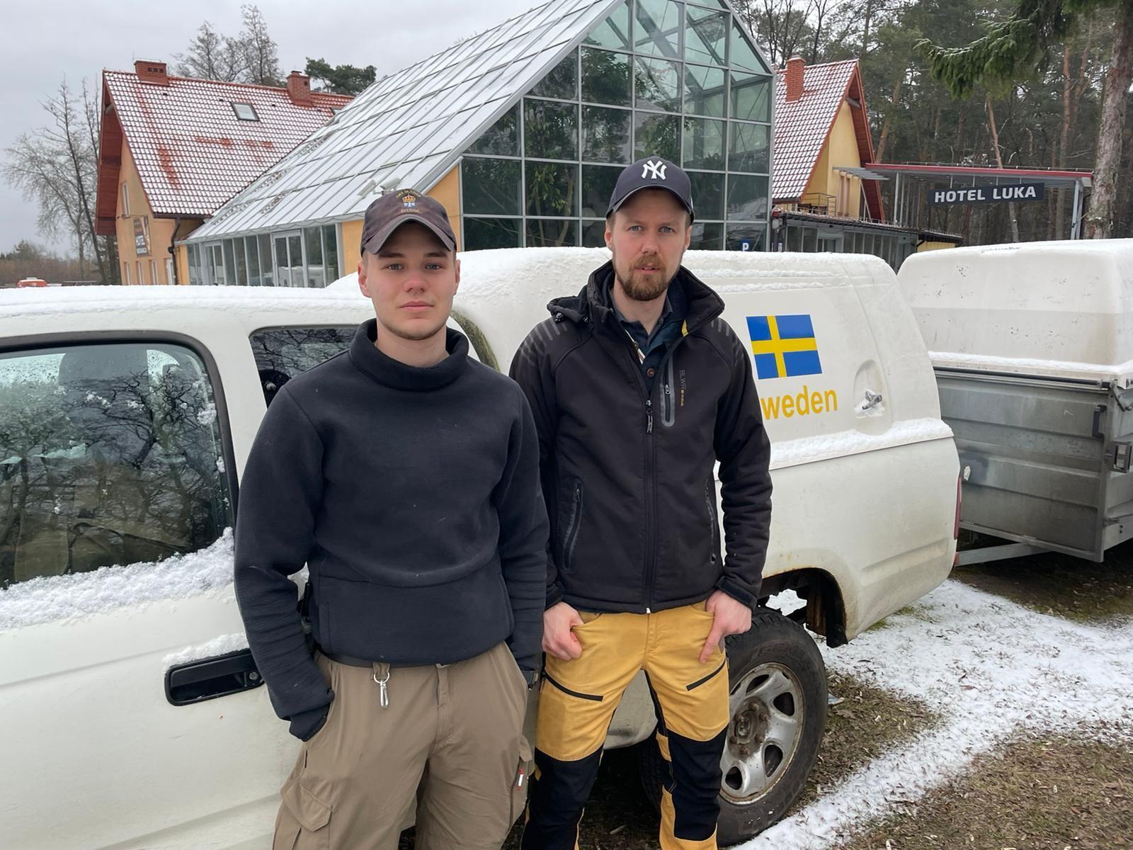 Oscar och Johan Landewall ur den svenska hjälpkonvojen i Polen på väg till Ukraina. 