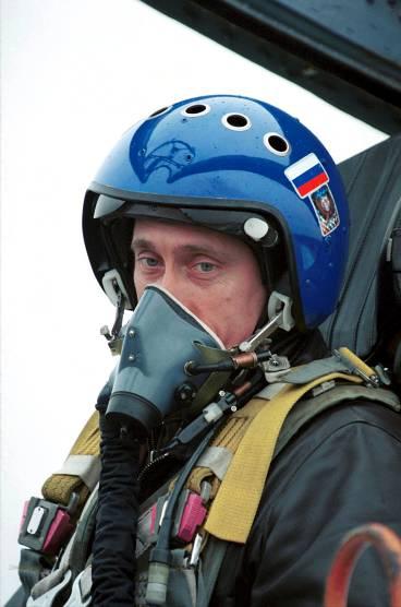 TJETJENIEN Putin i ett SU-27 till Groznyj 2010.