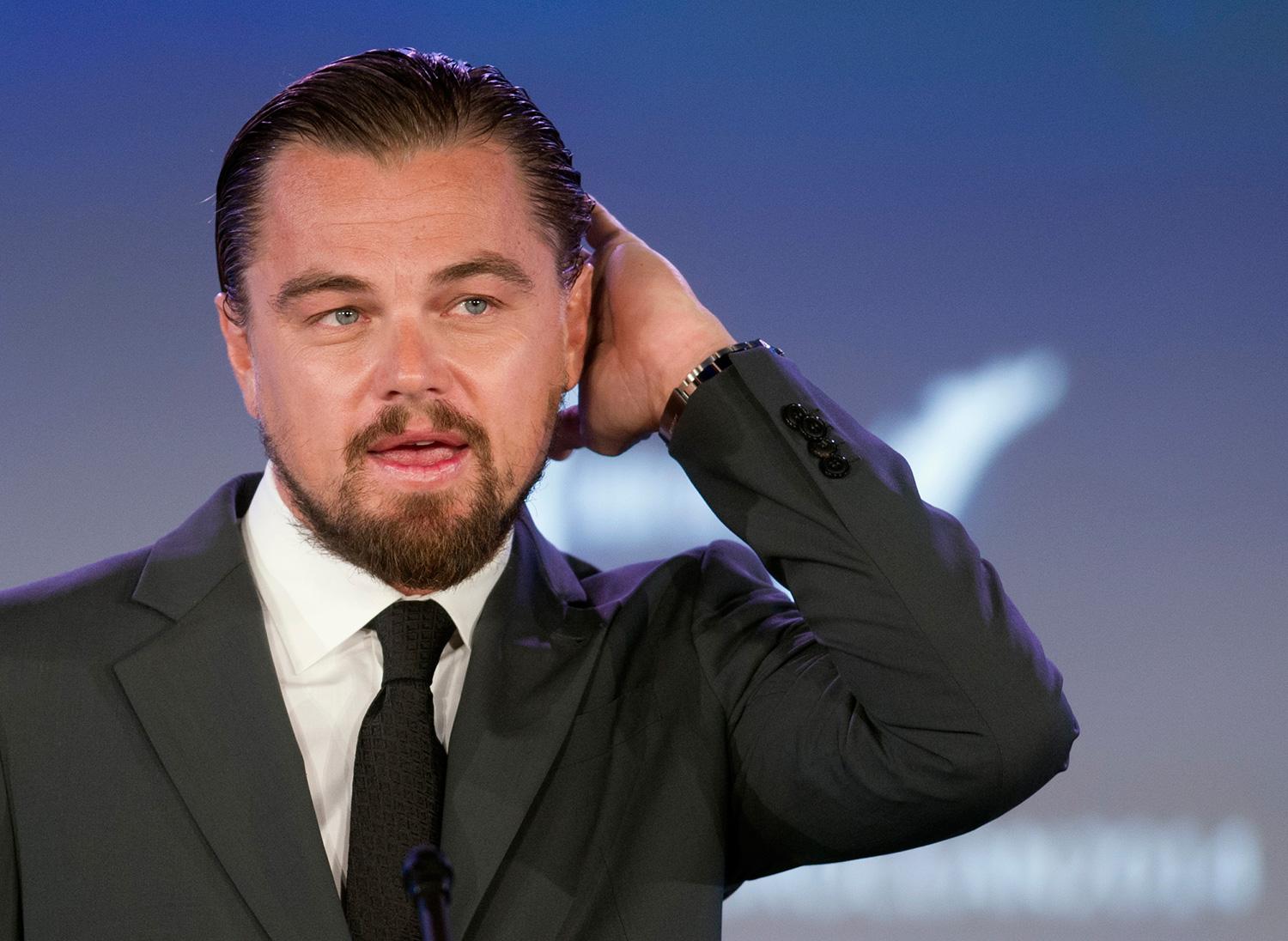 Filmbolaget Fox går nu ut och dementerar att Leonardo DiCaprio skulle ha blivit våldtagen av en björn.