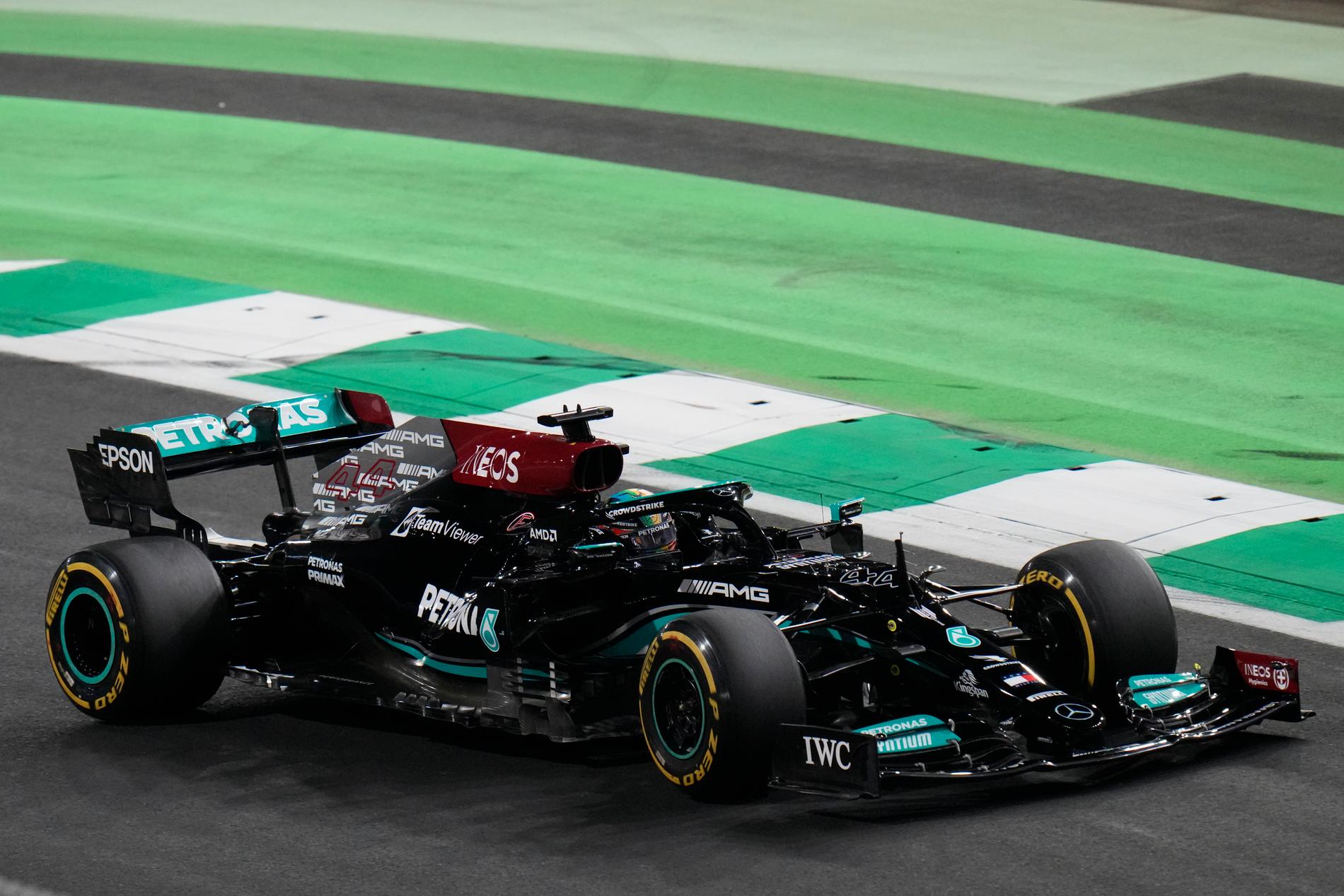 Lewis Hamilton i sin Mercedes.