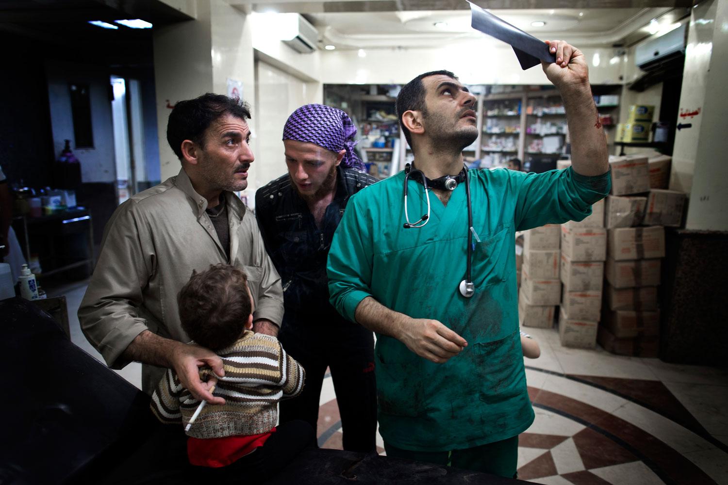 Överläkaren Osman al-Hag på sjukhuset.
