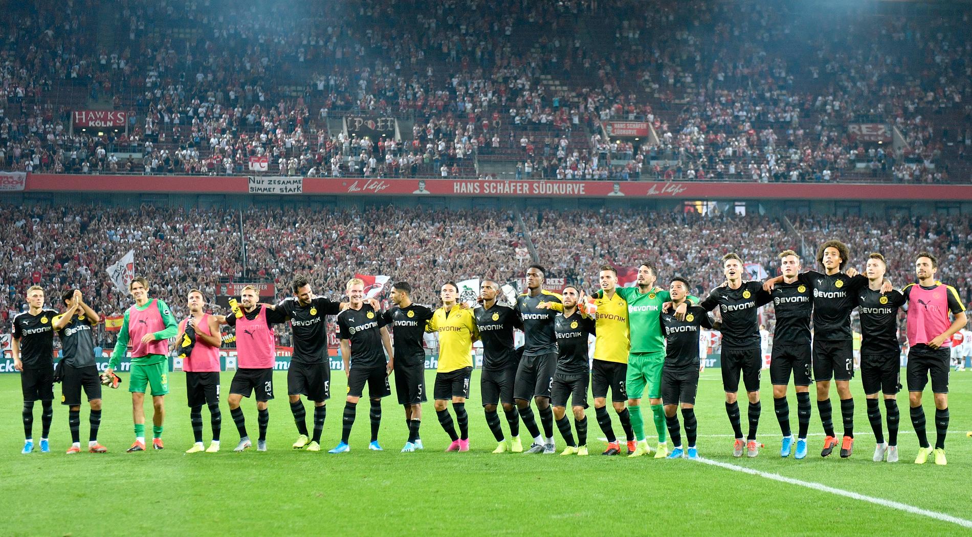 Dortmund firar seger mot Köln.