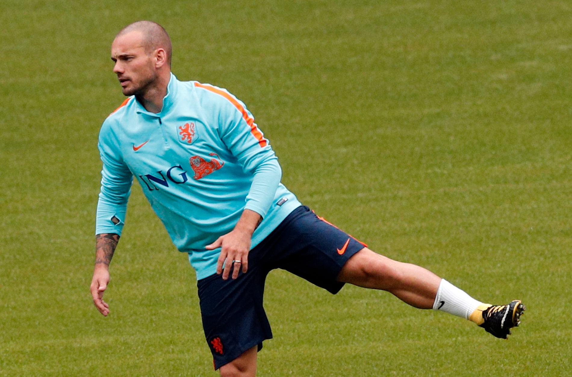  Nice-stjärnan Wesley Sneijder inte med i truppen.