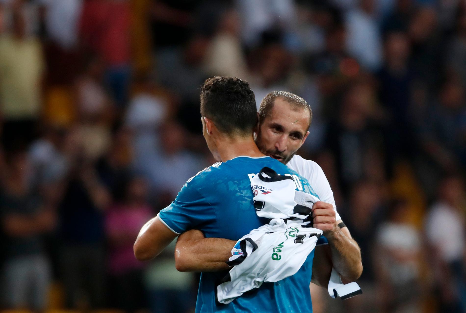 Chiellini kramar om Cristiano Ronaldo. 