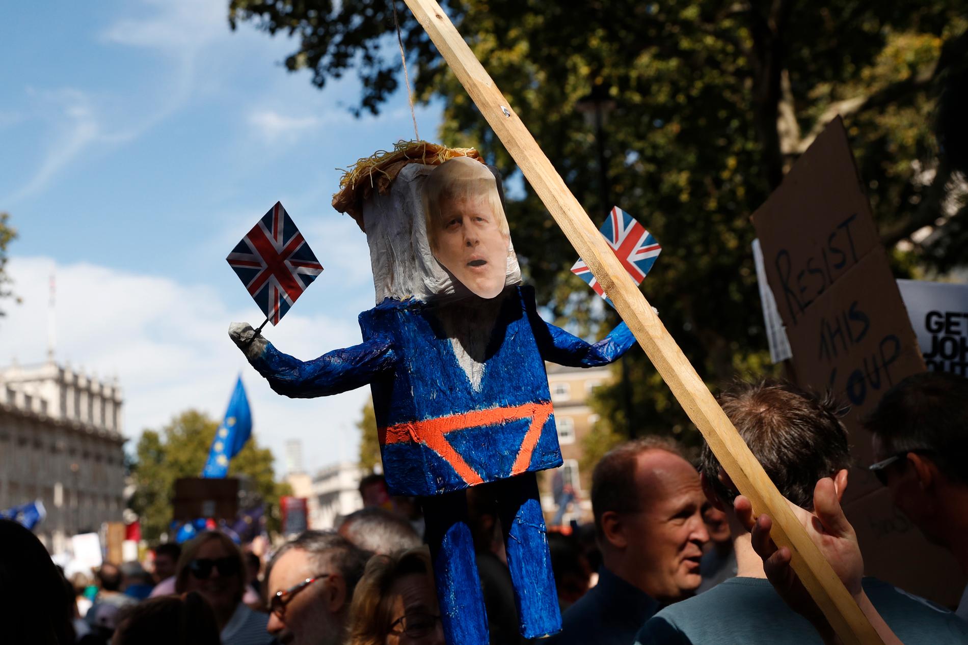 Brexitmotståndare protesterar mot premiärminister Boris Johnson. Arkivbild.