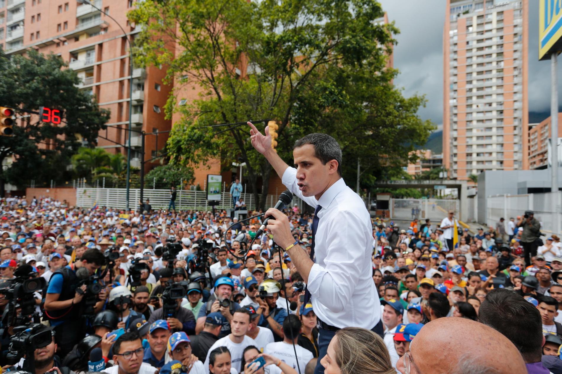 Venezuelas oppositionsledare Juan Guaidó talade i Caracas på nationaldagen.
