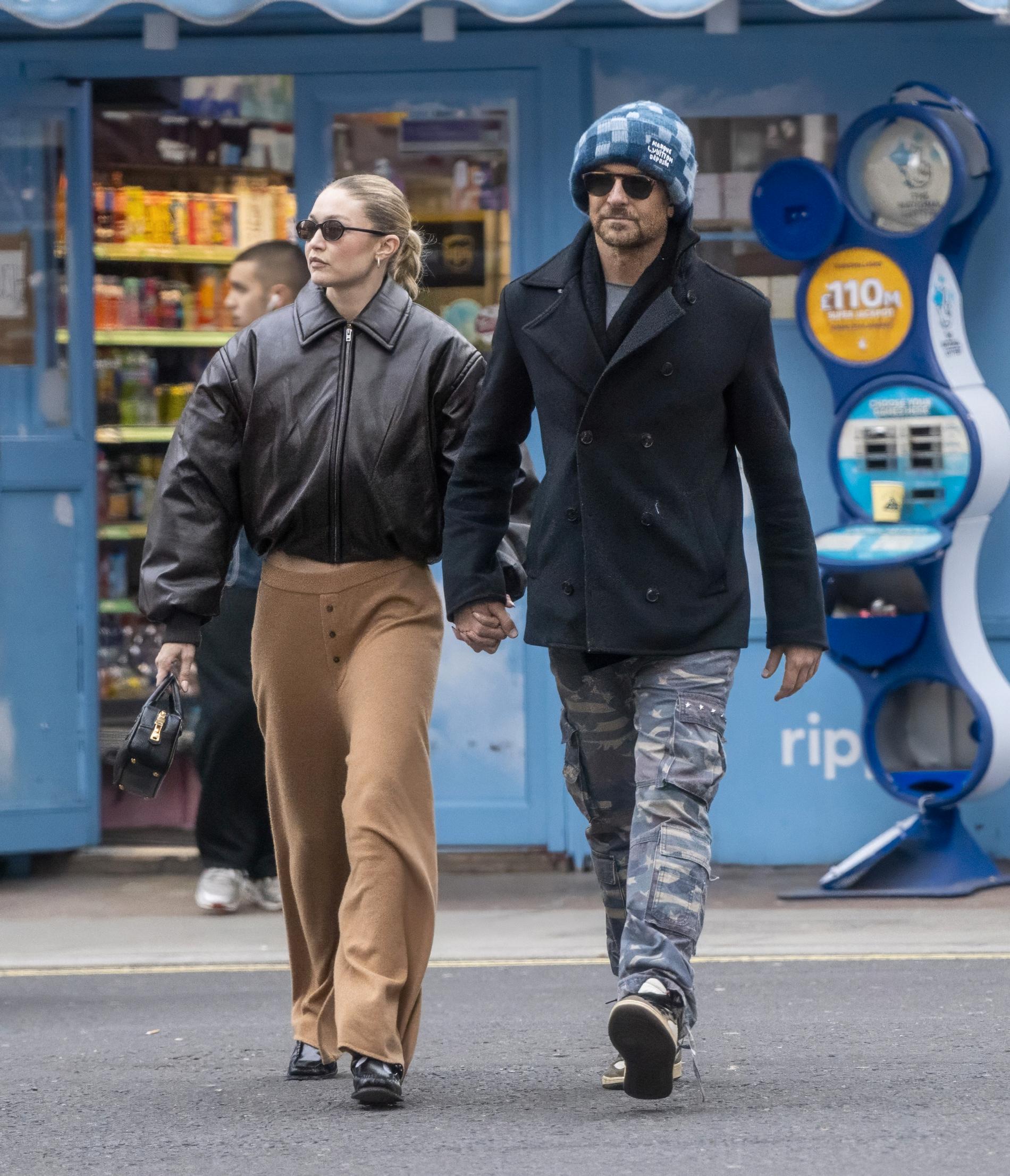 Bradley Cooper och Gigi Hadid på romantisk promenad i London.