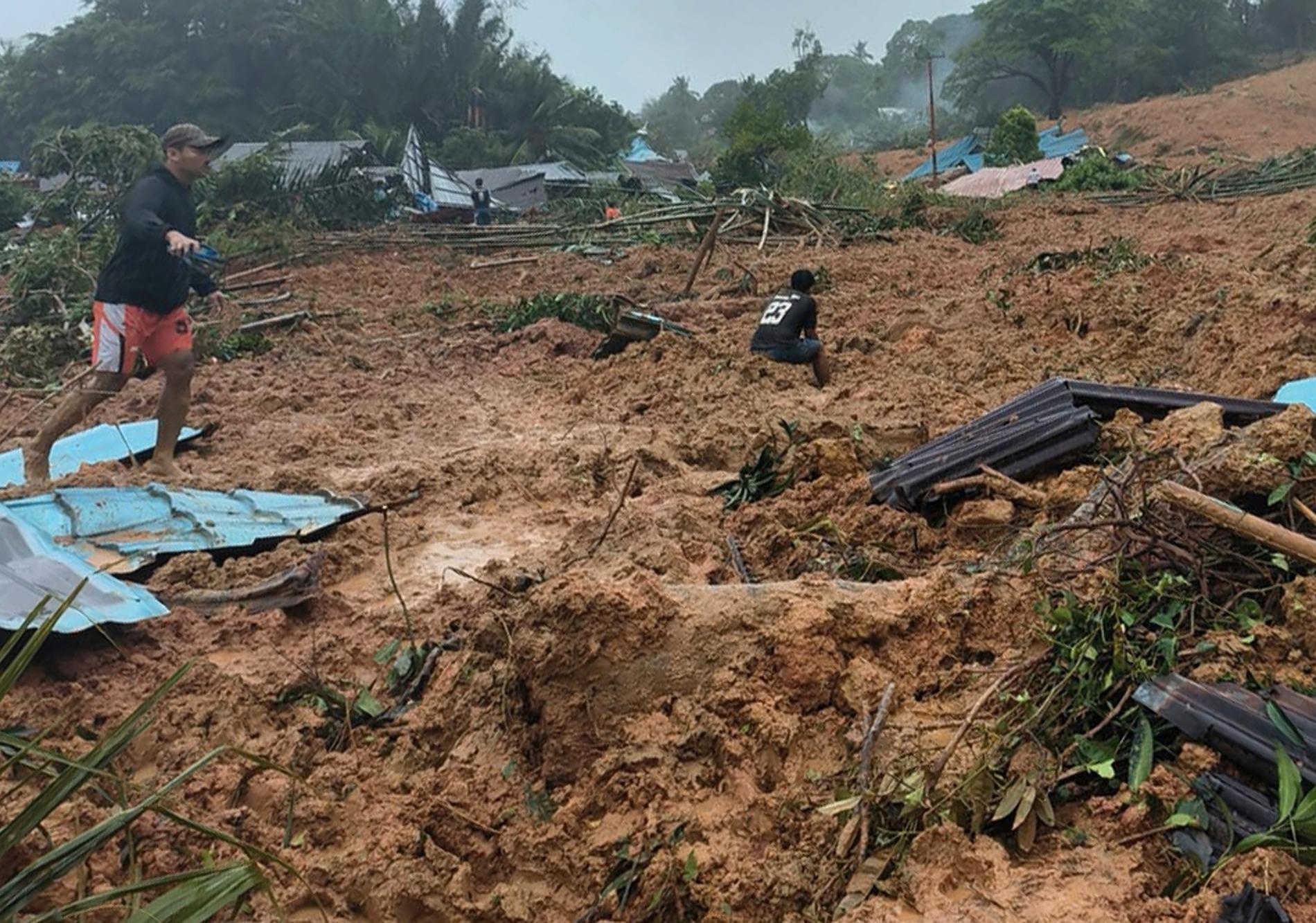 Minst 15 döda efter jordskred i Indonesien