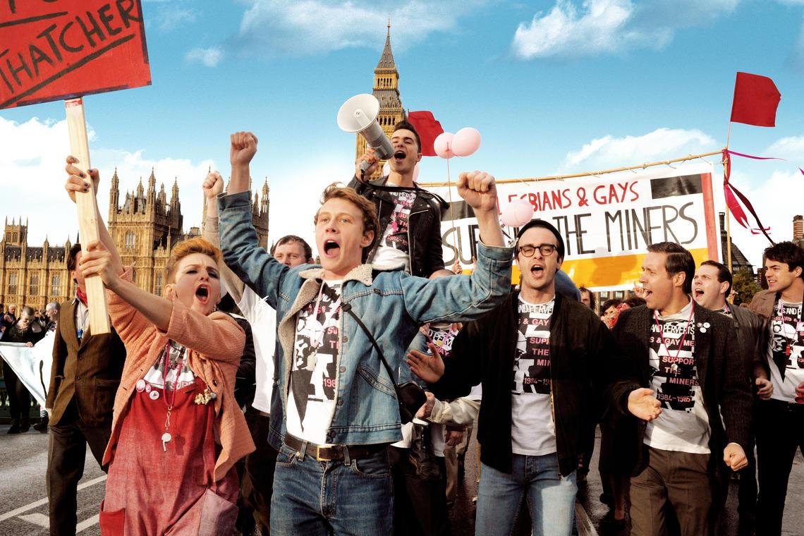 FÖRFALSKAD FEELGOOD Kärlekshistorien mellan brittiska gayaktivister och gruvarbetare på 80-talet har anpassats för vår tid i nya filmen ”Pride”.