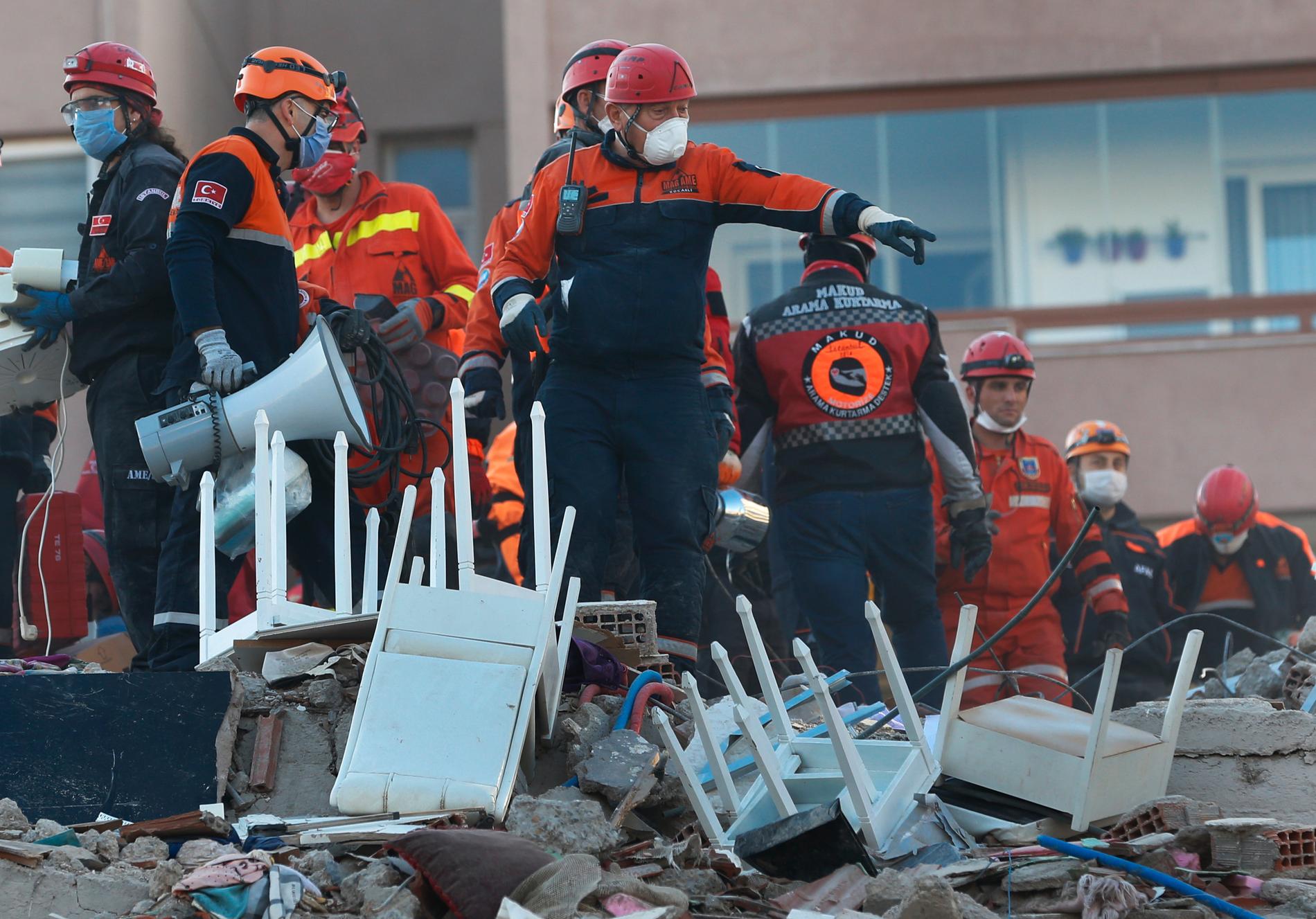 Den turkiska staden Izmir, som har omkring 4,5 miljoner invånare, hör till de värst drabbade områdena.