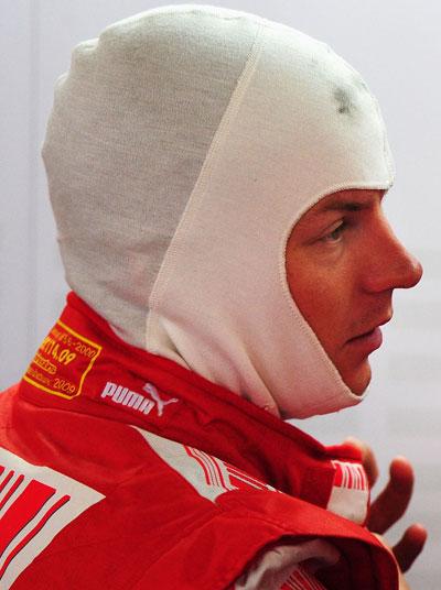 Vill inte vänta fär länge Kimi Räikkönen söker nytt stall att köra för nästa år. I samband med racet i Japan sågs han i McLaren-Mercedes depå. FOTO: GETTY IMAGES