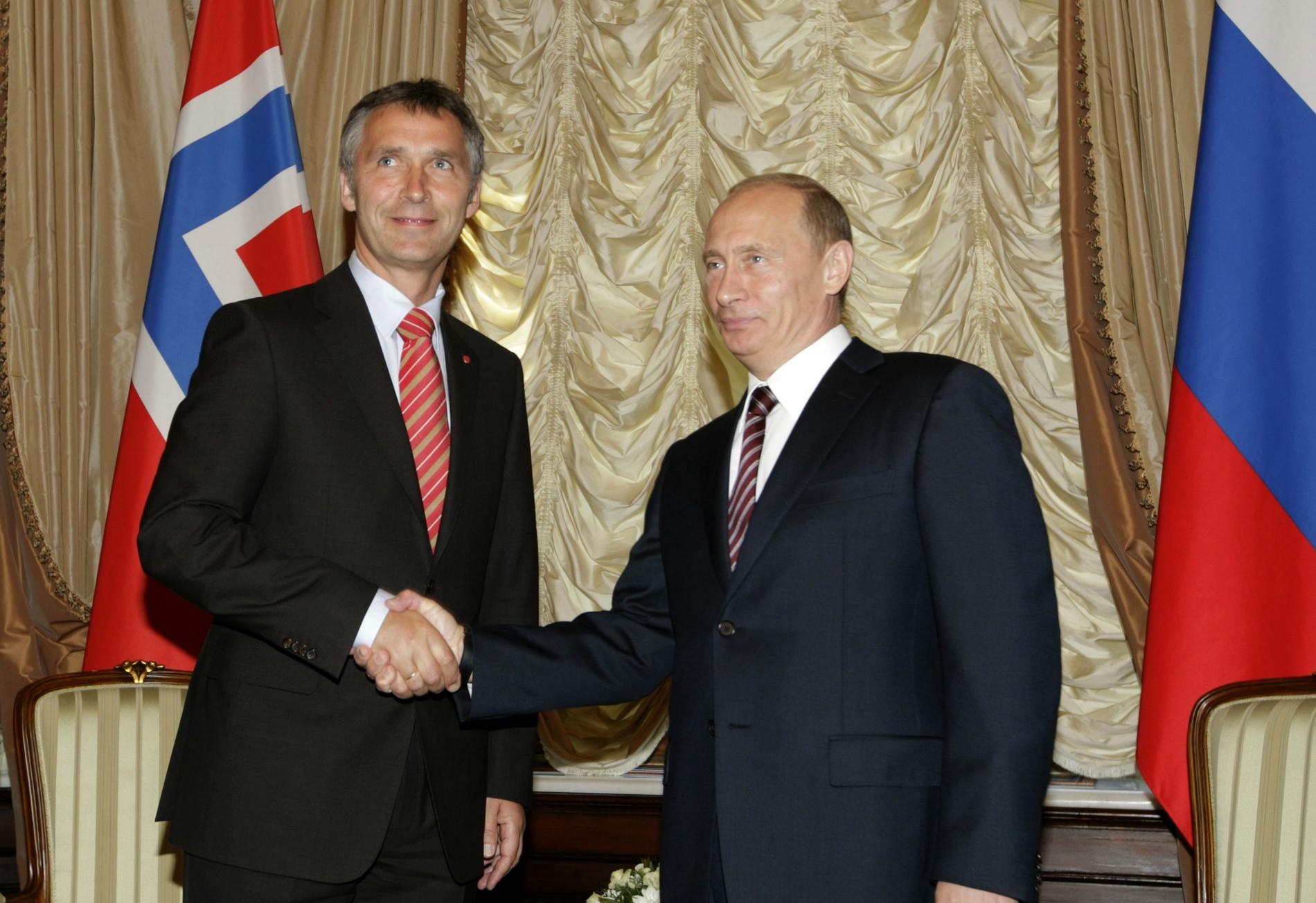 Jens Stoltenberg tillsammans med Vladimir Putin 2009.
