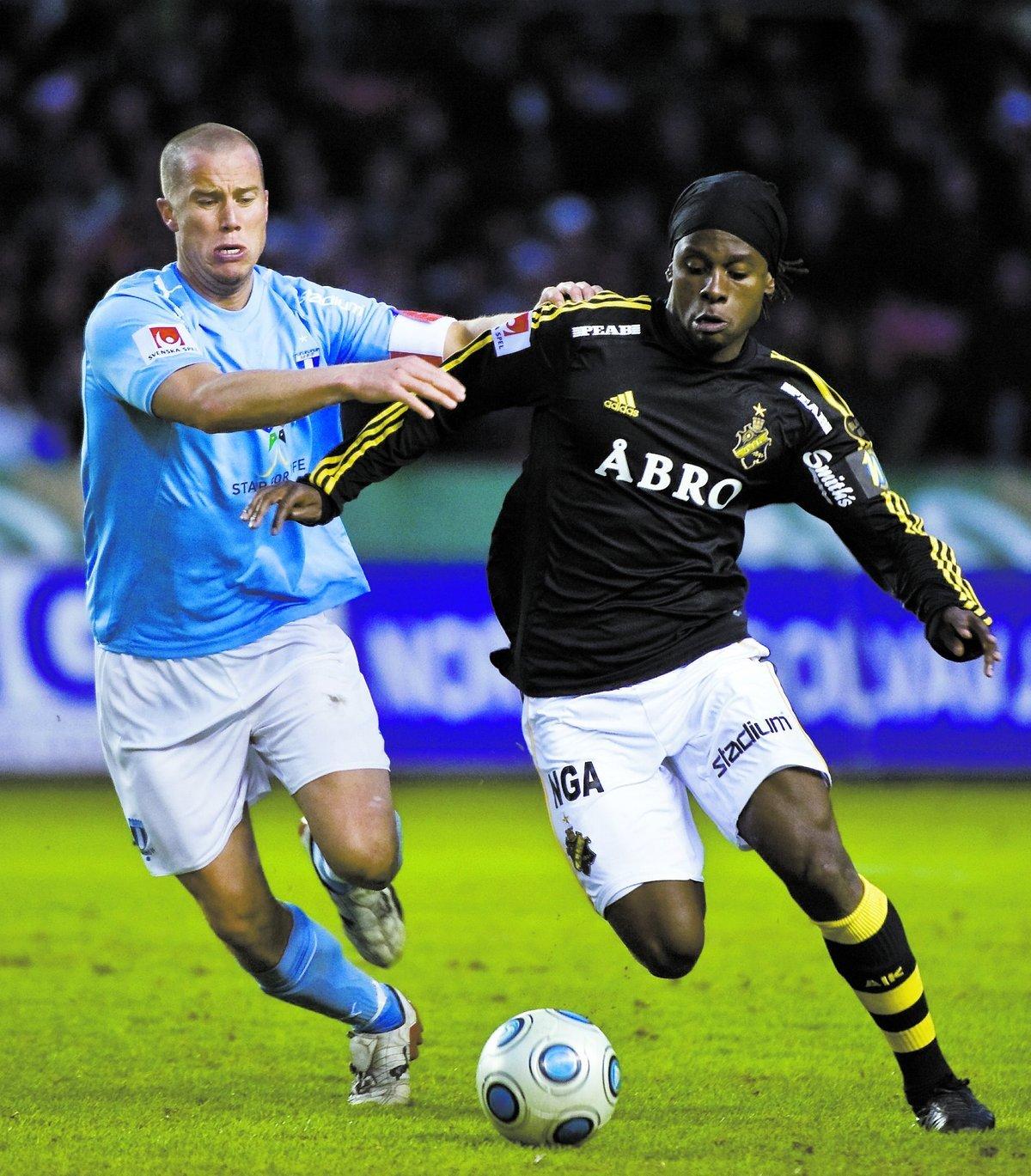 Martin Mutumba drabbades av en bristning i låret mot Elfsborg och missar de två sista matcherna innan uppehållet.