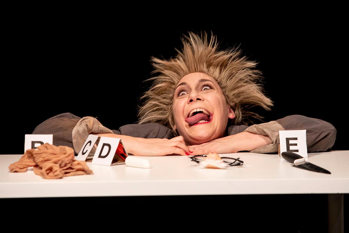 Alexandra Büchel i Kamraternas opera ”Nobody”, om Charles Manson, på Teater Giljotin.
