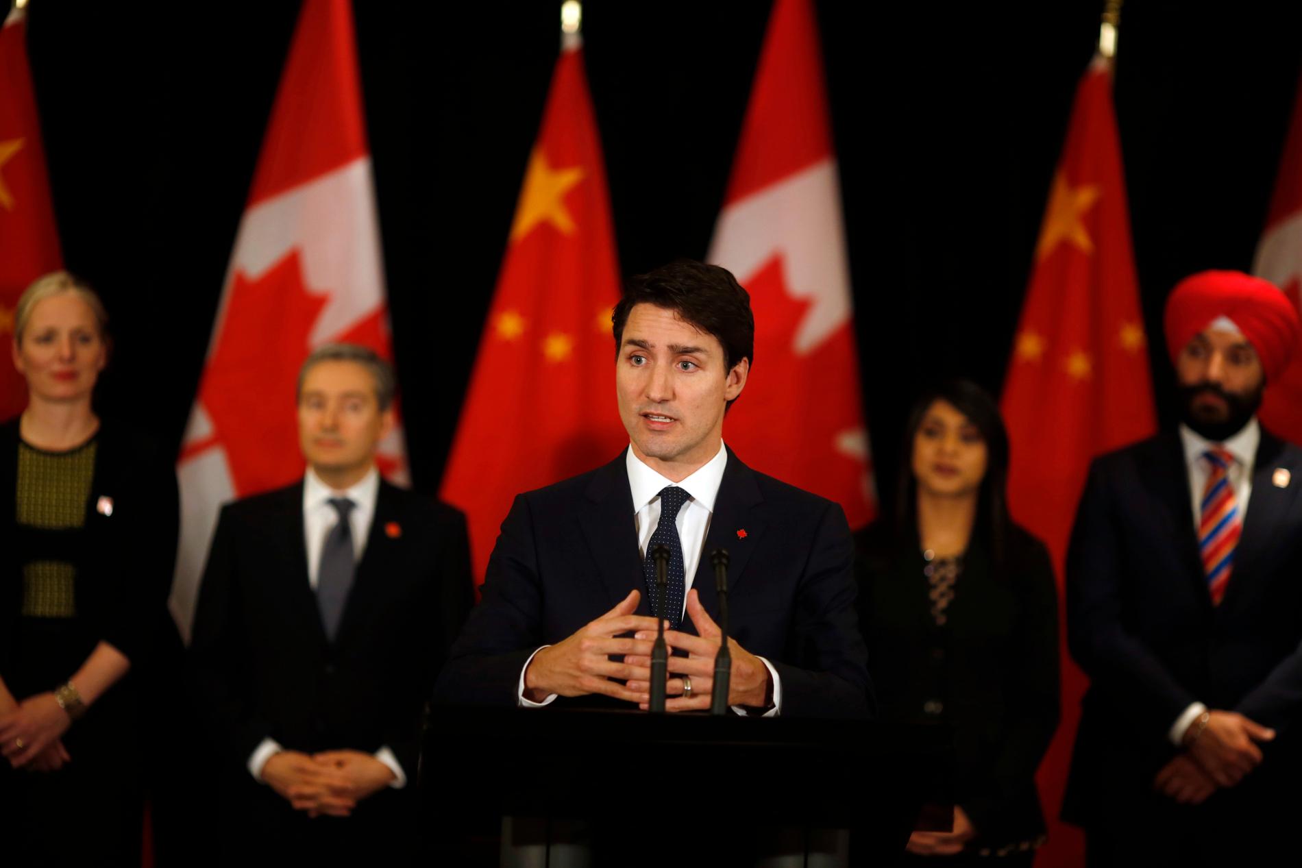 Kanadas premiärminister Justin Trudeau (i mitten) på besök i Kinas huvudstad Peking. Arkivbild.