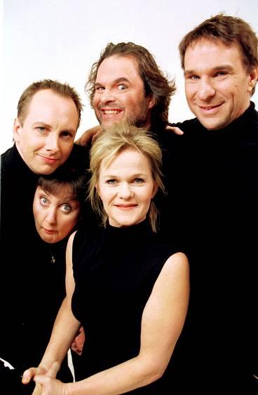 Andreas Nilsson, Babben Larsson, Sissela Kyle, Jan Åström och Anders Lundin bjuder på satir och kända artister.