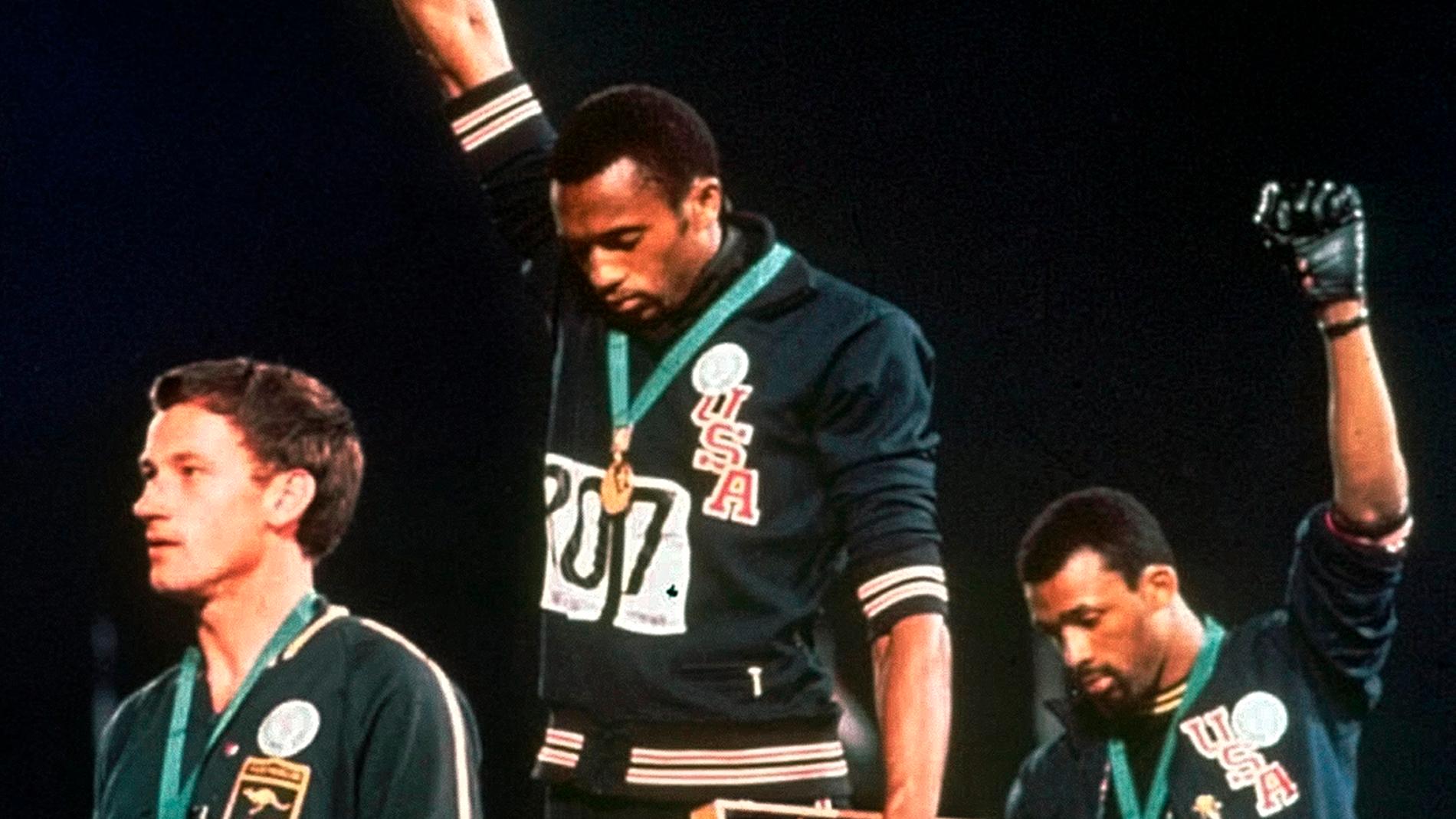 Den mest kända OS-protesten, under OS i Mexiko 1968, då guld- och bronsmedaljörerna Tommie Smith och John Carlos gjorde Black Panther-hälsningen.