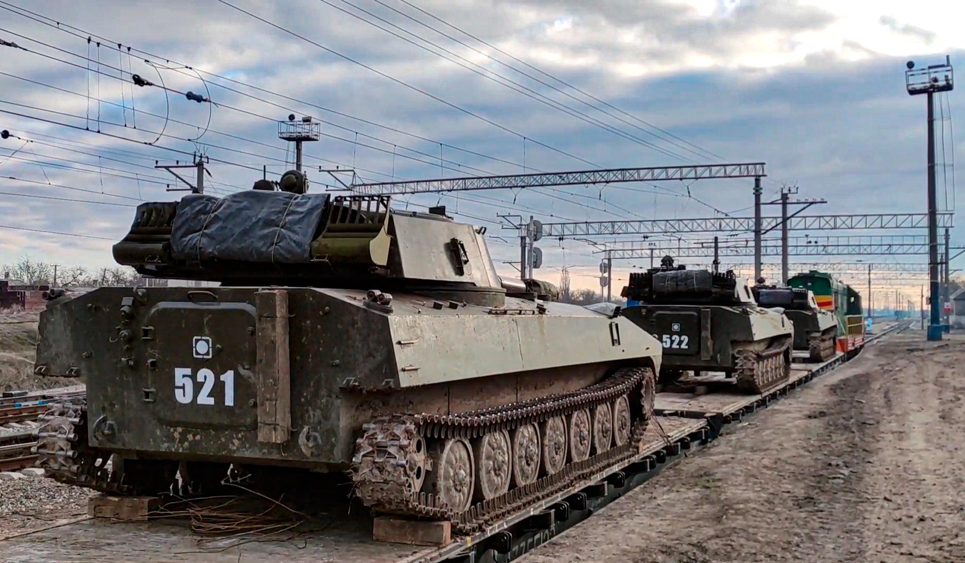 Ryssland meddelade under tisdagsförmiddagen att de drar tillbaka flera styrkor från den ukrainska gränsen.