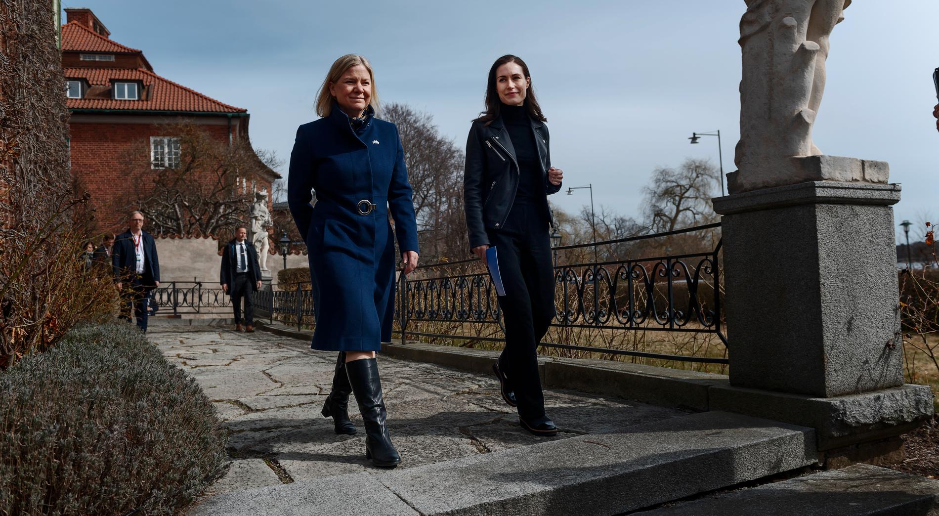 Sveriges och Finlands statsministrar under Sanna Marins besök i Stockholm i april. Enligt uppgifter till Aftonbladet  kommer de båda ländernas ansökningar skickas in till Nato samtidigt.
